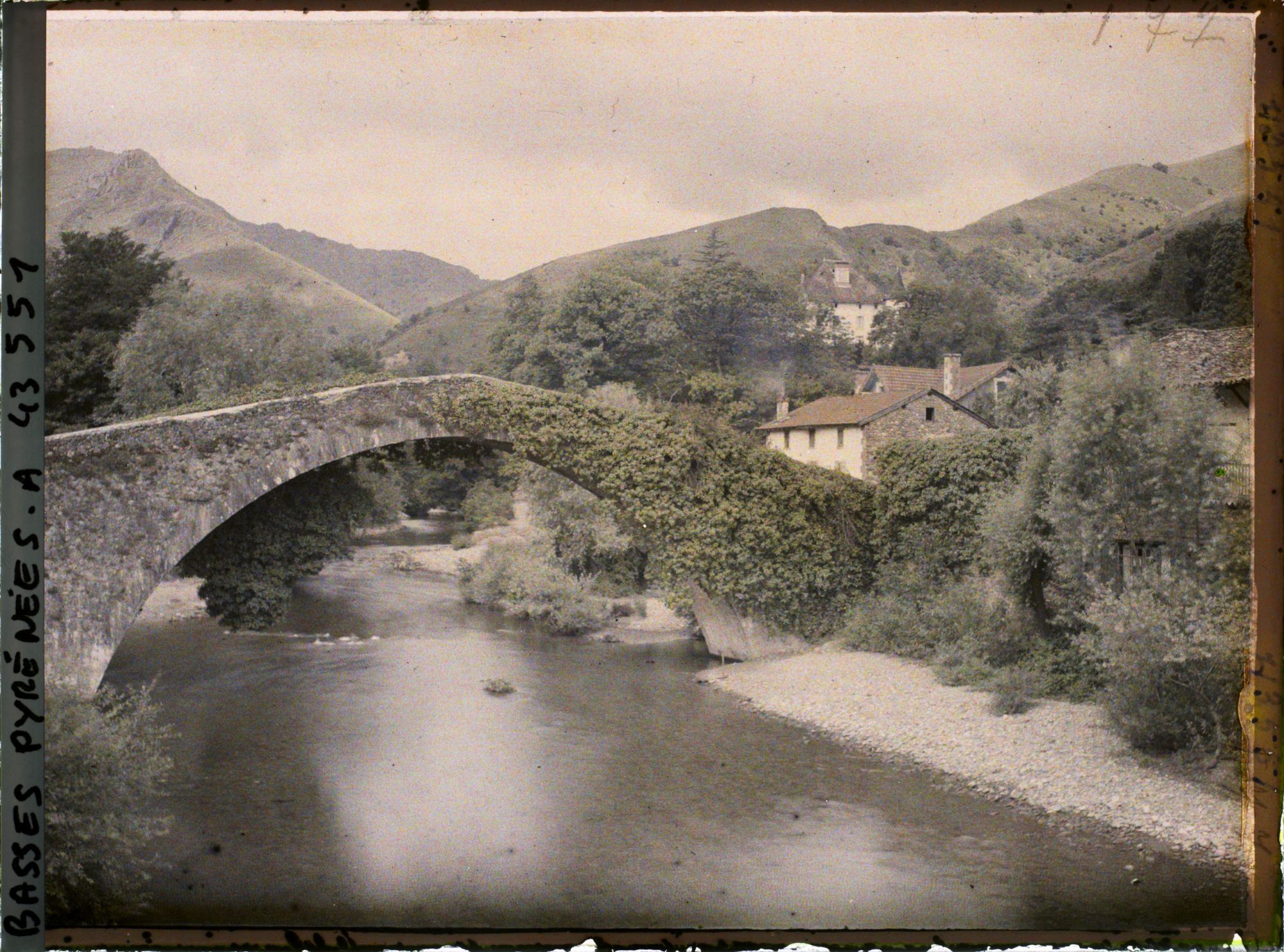 Image représentant France, St Etienne de Baigorry, Le Vieux Pont
