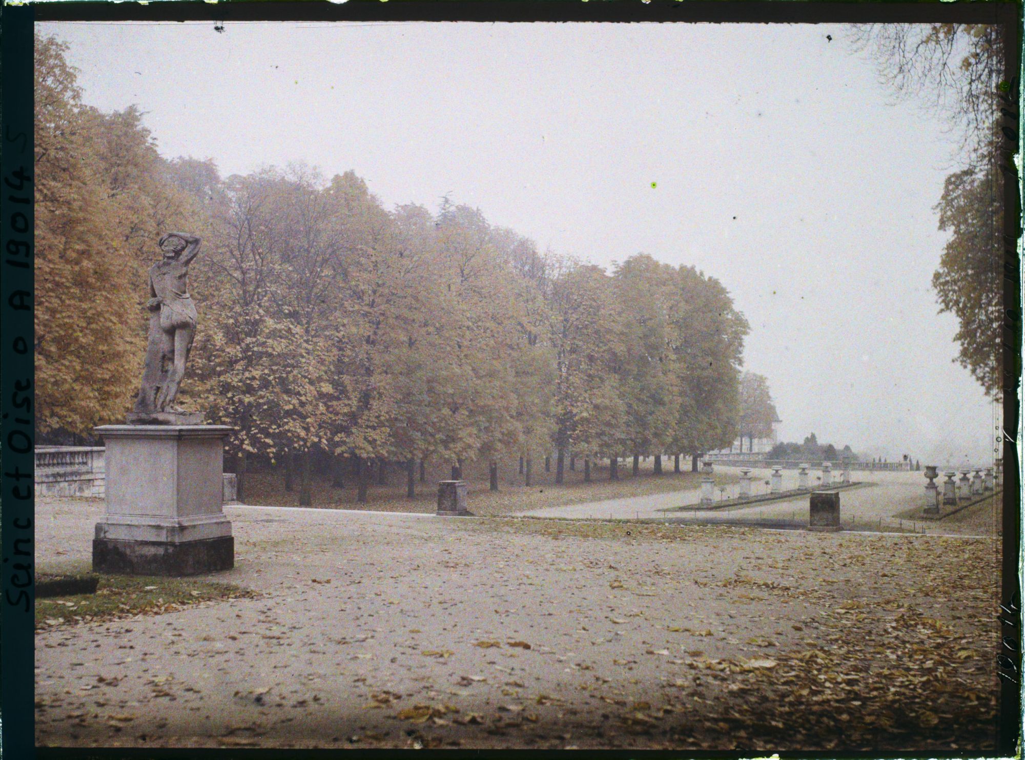 Image représentant L'allée des Statues et  la terrasse des Orangers en contrebas