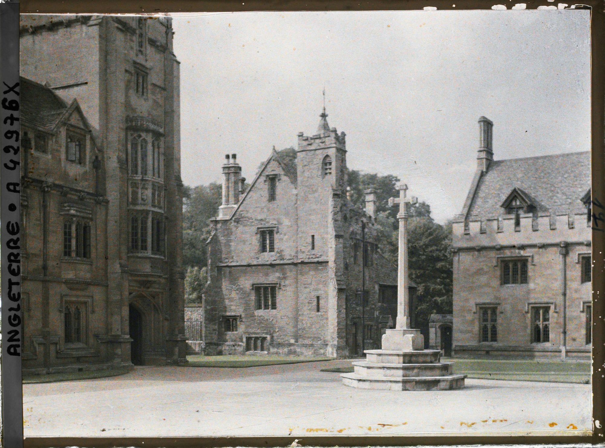 Image représentant La première cour de Magdalen College