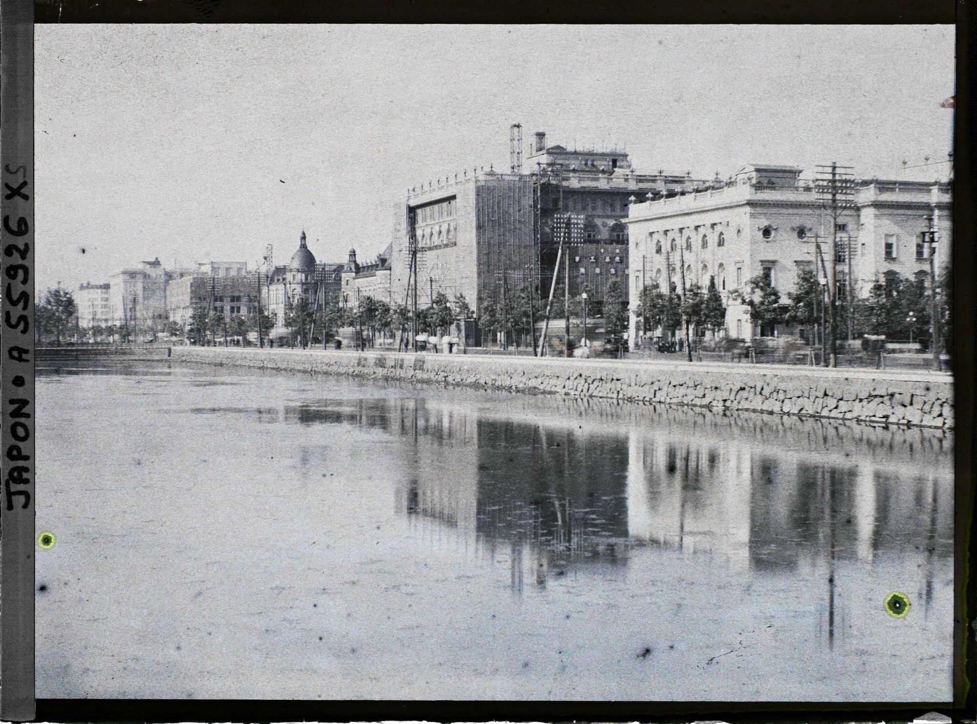 Image représentant Le quartier de Marunouchi depuis les douves du palais impérial