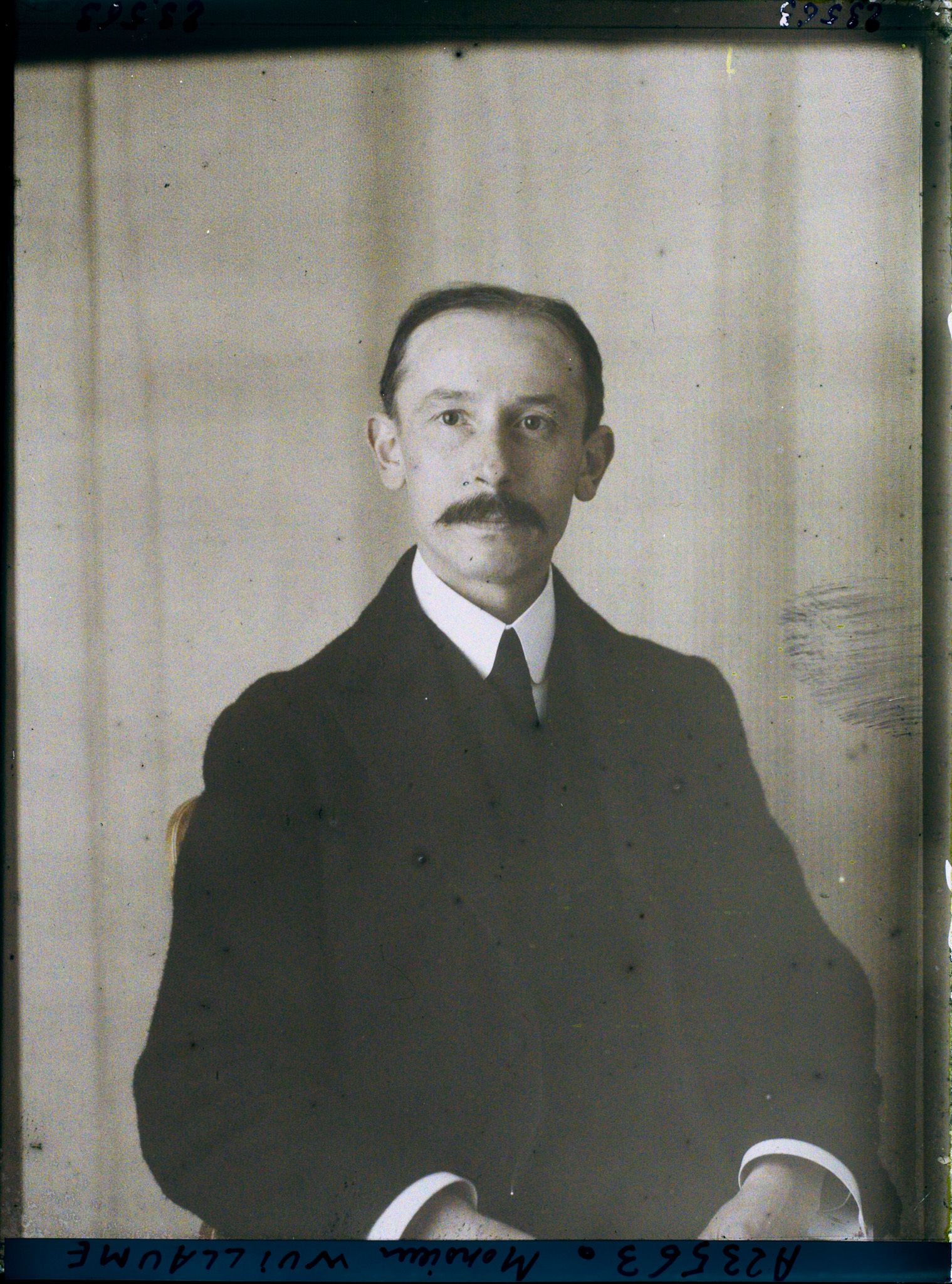 Image représentant https://musee-albert-kahn.s-museum.fr/home/NWQ2OTAwYzNmYjZlZTk1ZWQwODJmMjY4L2dlbmVyaWMtbm90aWNlLXRhYi9hdXRob3JpdHkvNjE3YTc5ZjVjZjhiODk2OGIzMzM3ZDIx/5d6900c3fb6ee95ed082f268/generic-notice-tab/authority/617a79ebcf8b8968b3337a94 Monsieur Willaume