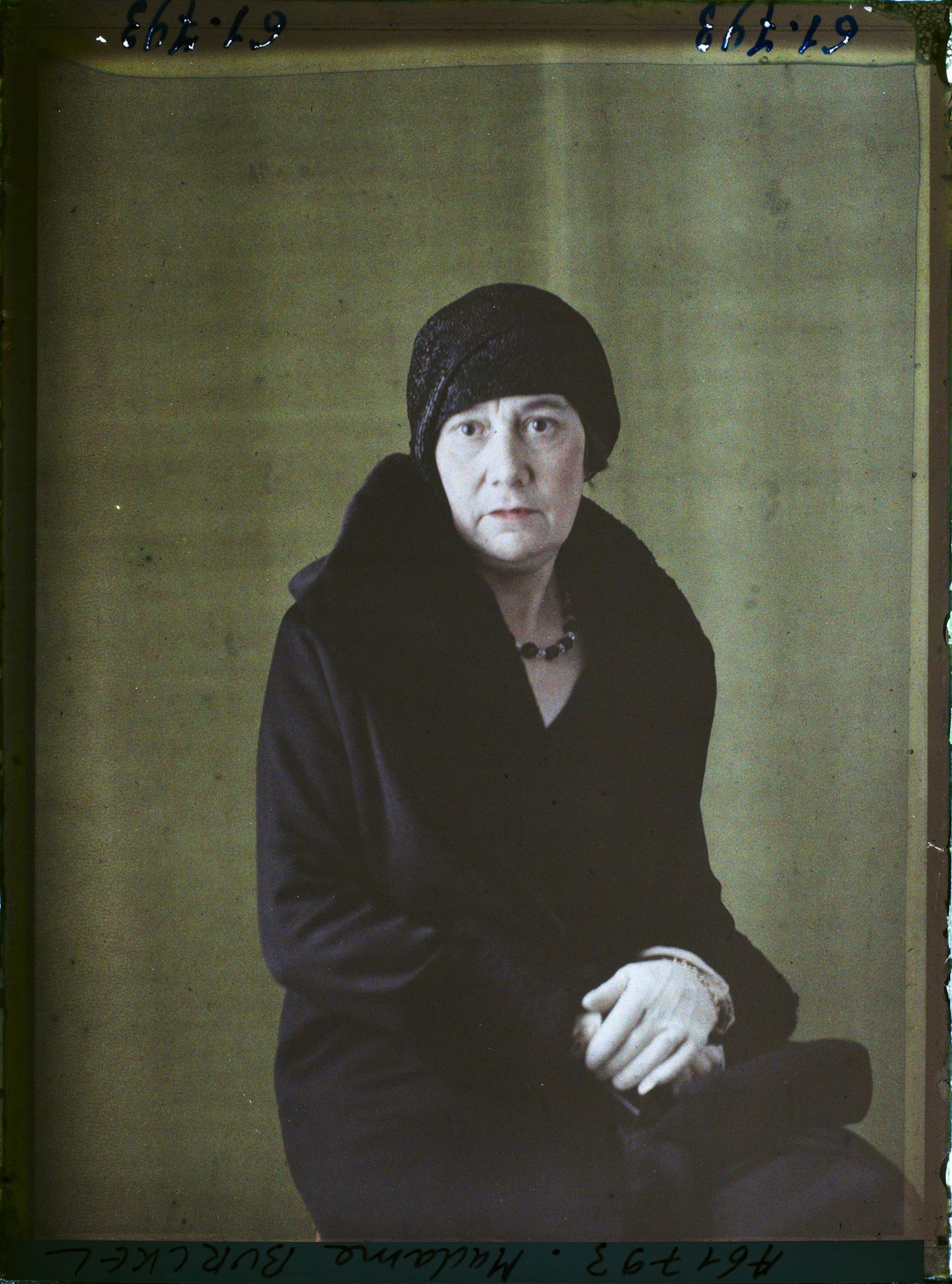 Image représentant https://musee-albert-kahn.s-museum.fr/home/NWQ2OTAwYzNmYjZlZTk1ZWQwODJmMjY4L2dlbmVyaWMtbm90aWNlLXRhYi9hdXRob3JpdHkvNjE3YTc5ZjVjZjhiODk2OGIzMzM3ZDIx/5d6900c3fb6ee95ed082f268/generic-notice-tab/authority/617a79ebcf8b8968b33369a5 Madame Burckel