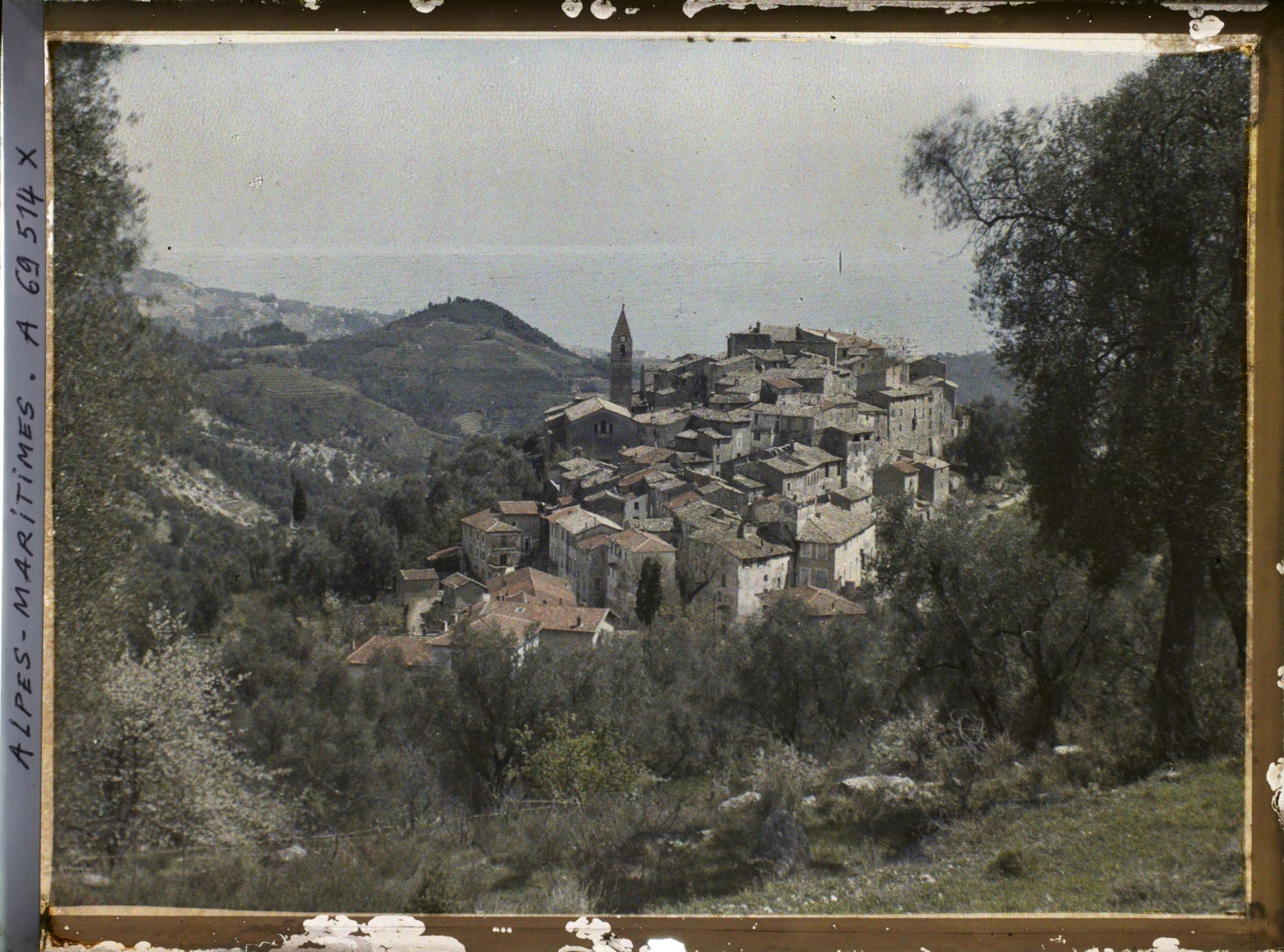 Image représentant Le village, vu en direction de la mer