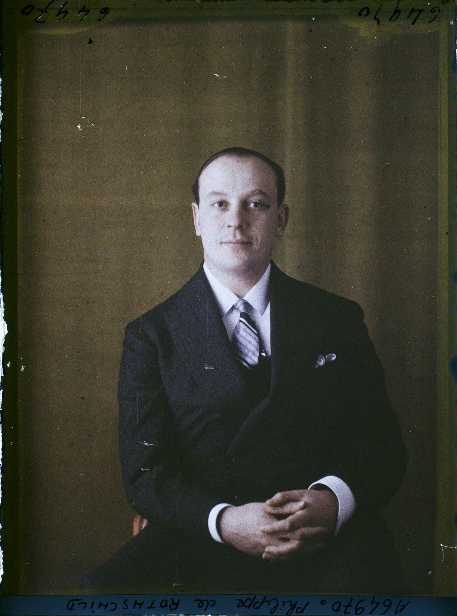 Image représentant Monsieur  https://musee-albert-kahn.s-museum.fr/home/NWQ2OTAwYzNmYjZlZTk1ZWQwODJmMjY4L2dlbmVyaWMtbm90aWNlLXRhYi9hdXRob3JpdHkvNjE3YTc5ZjVjZjhiODk2OGIzMzM3ZDIx/5d6900c3fb6ee95ed082f268/generic-notice-tab/authority/617a79ebcf8b8968b33376ff Philippe de Rothschild