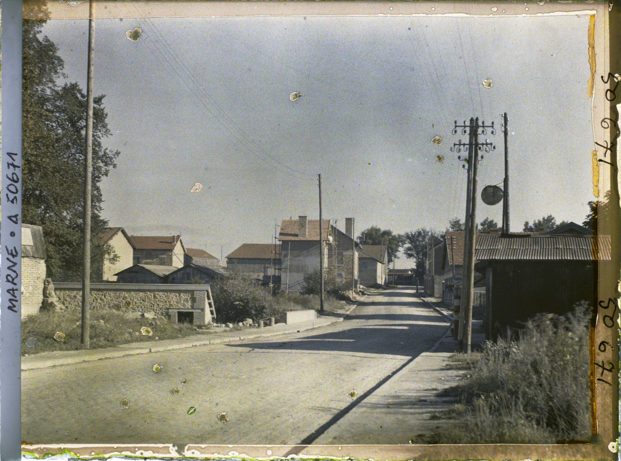 Image représentant France, Suippes, Reconstructions route de Souain