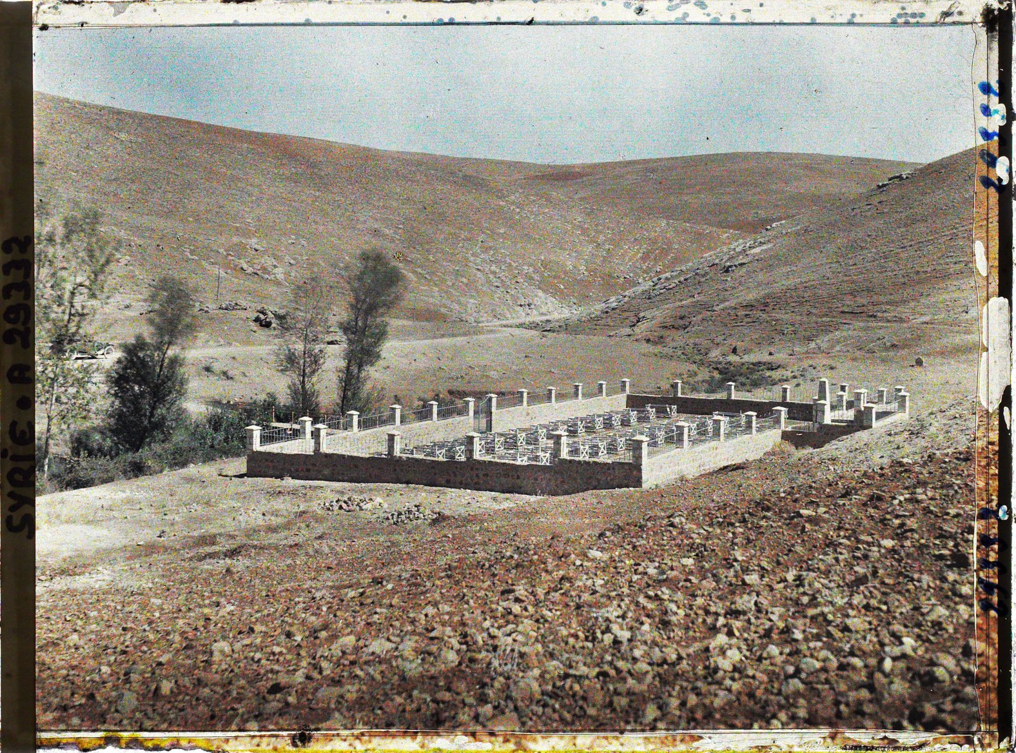Image représentant Un cimetière militaire (français ?)