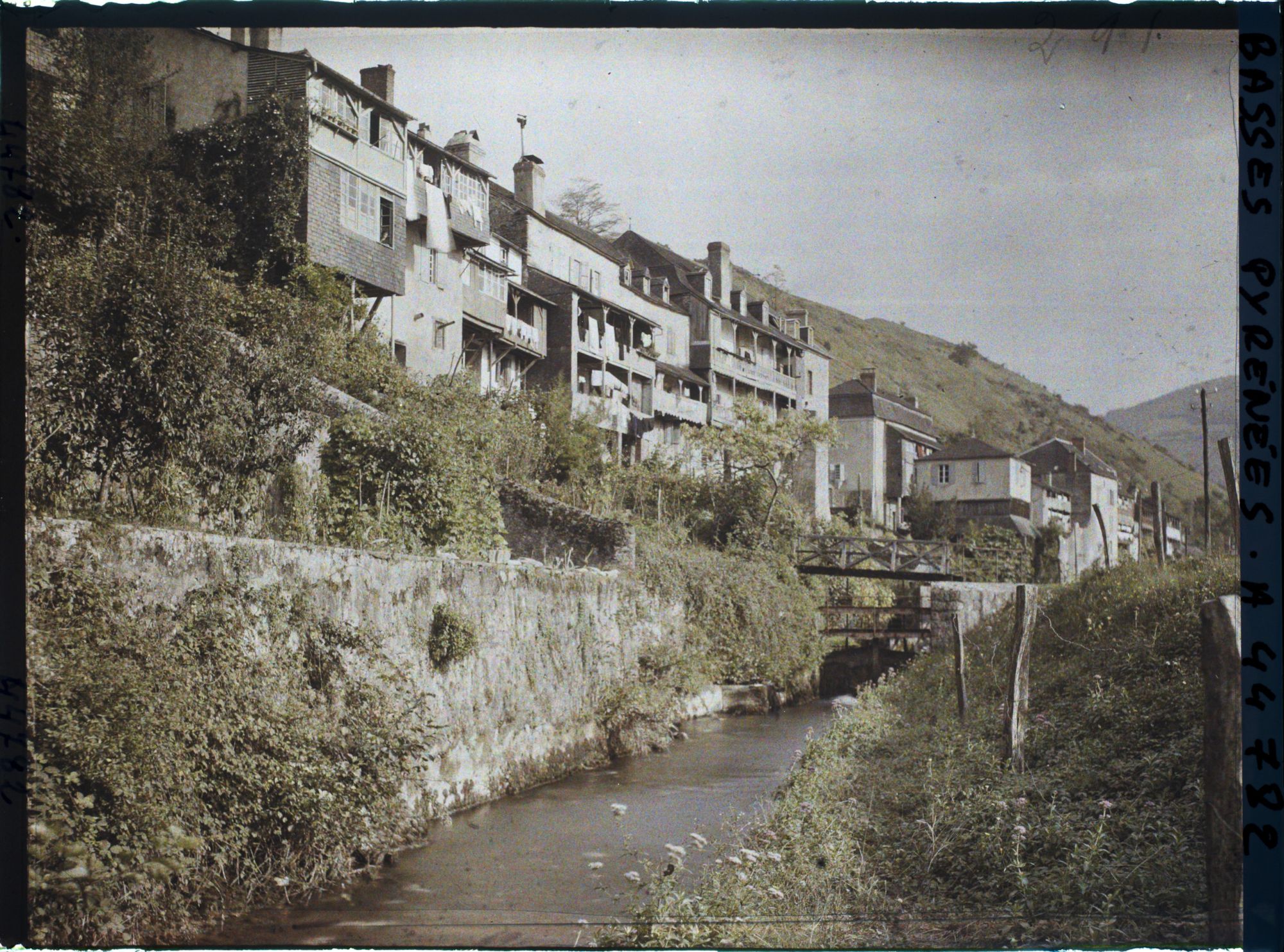 Image représentant France , Tardets, Vieux Quartiers au bord de l'eau