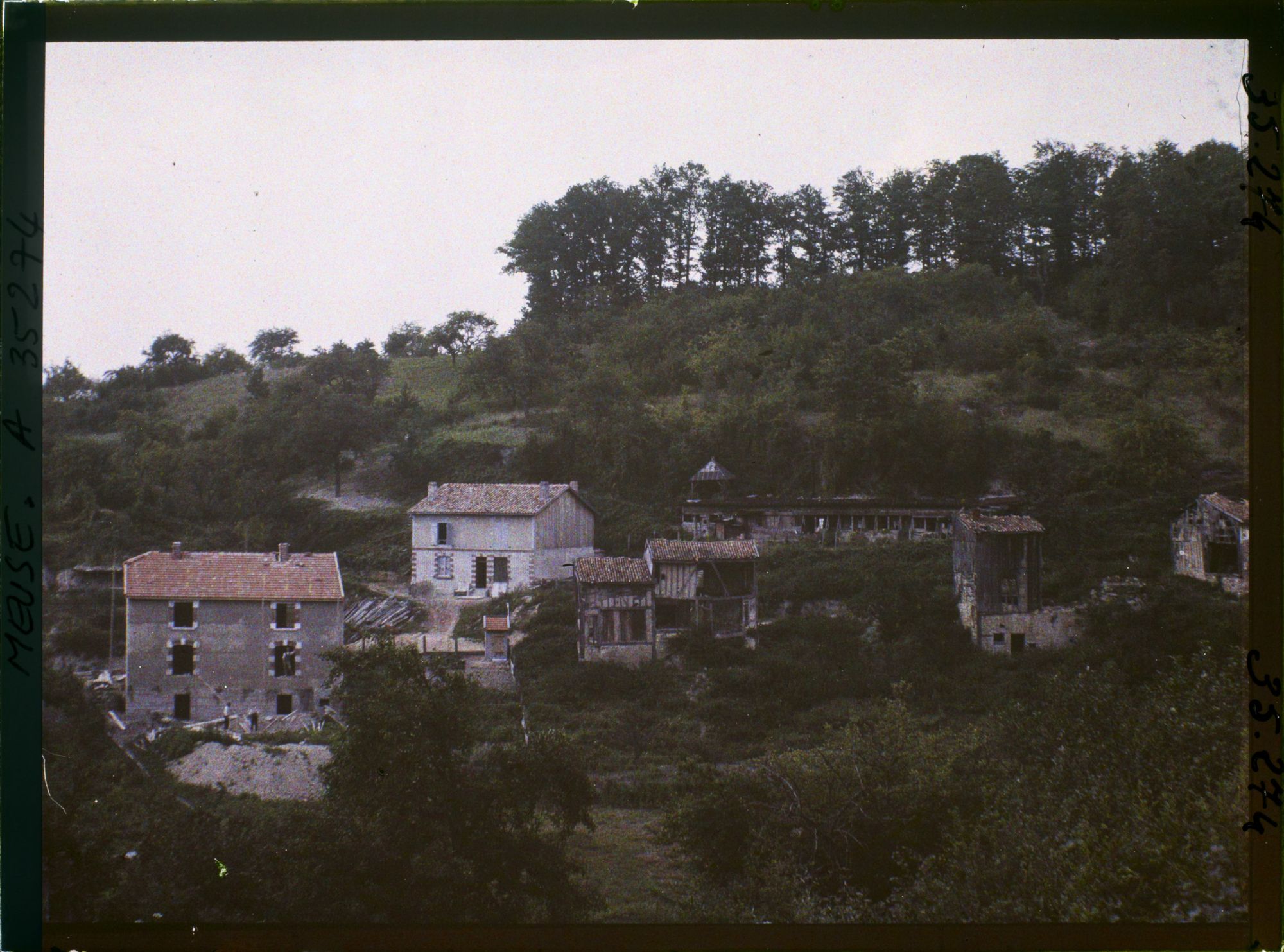 Image représentant France, La Chalade, Reconstructions dans la Vallée
