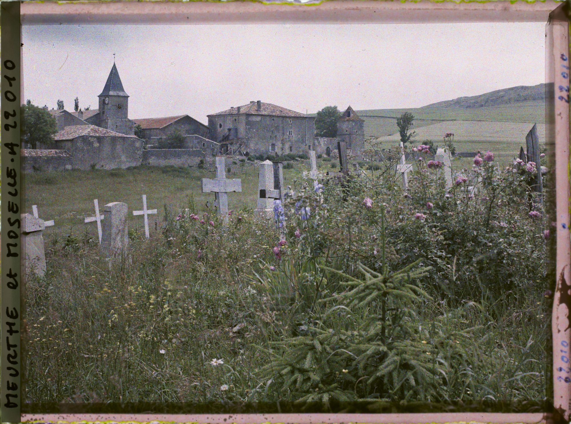 Image représentant France, Villers-sous-Prémy, L'Eglise vue du Cimetière Allemand.
