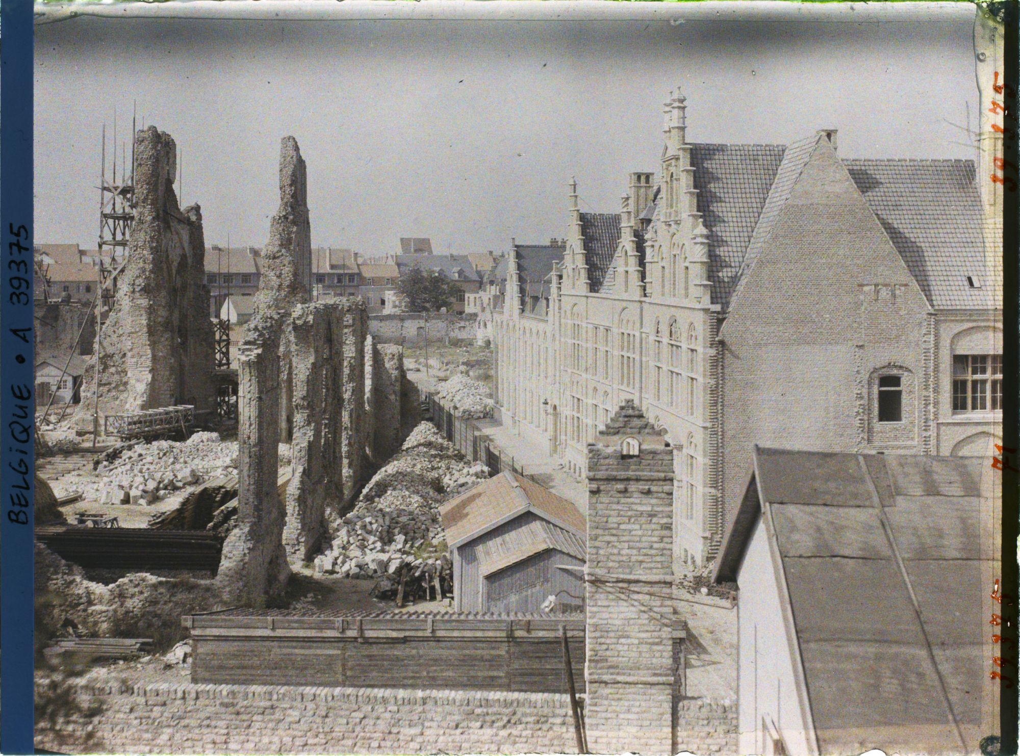 Image représentant Belgique, Ypres, Ruines de St Jacques et reconstruction