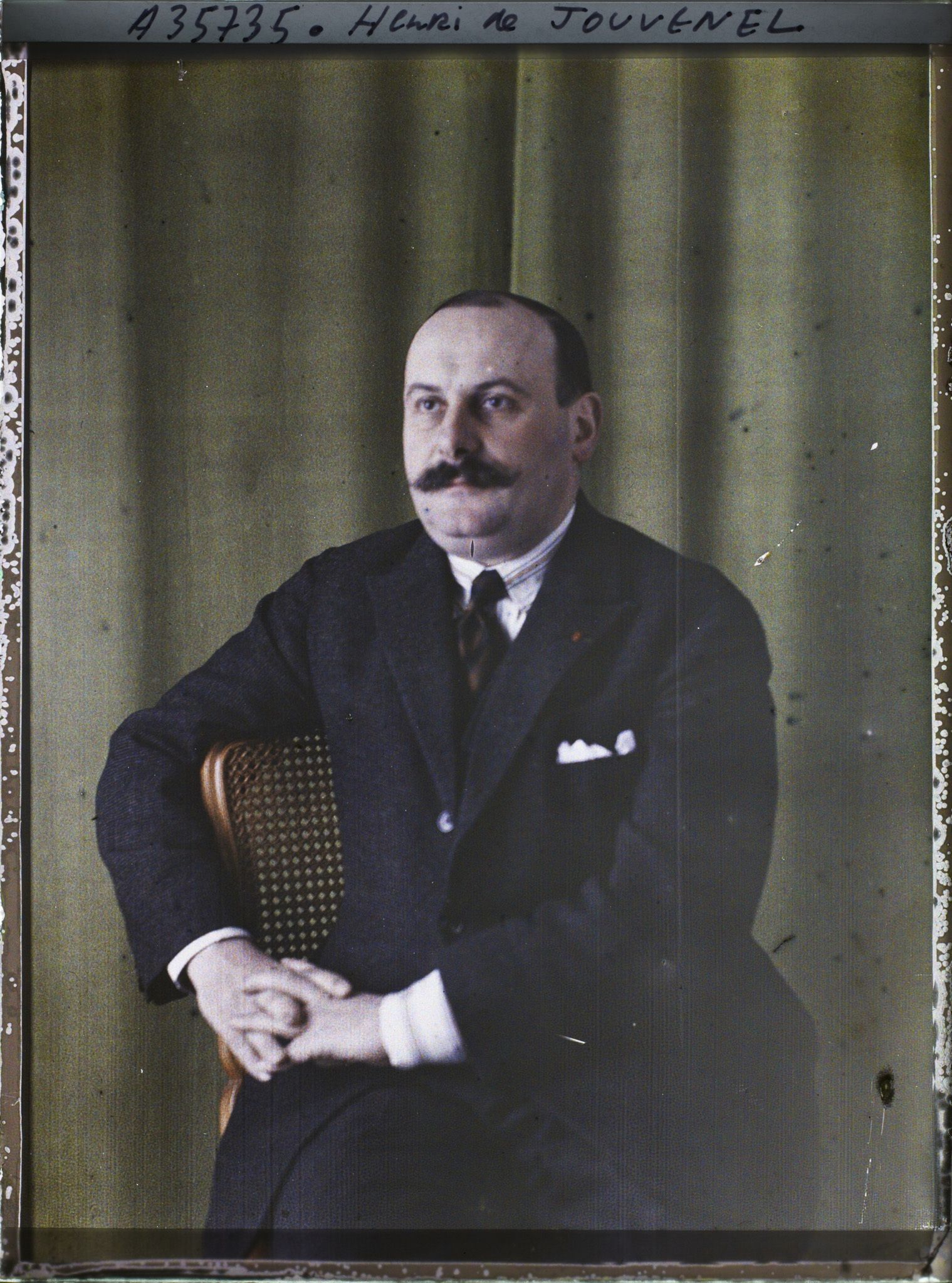 Image représentant Monsieur  https://musee-albert-kahn.s-museum.fr/home/NWQ2OTAwYzNmYjZlZTk1ZWQwODJmMjY4L2dlbmVyaWMtbm90aWNlLXRhYi9hdXRob3JpdHkvNjE3YTc5ZjVjZjhiODk2OGIzMzM3ZDIx/5d6900c3fb6ee95ed082f268/generic-notice-tab/authority/617a79ebcf8b8968b3336fd2 Henri de Jouvenel