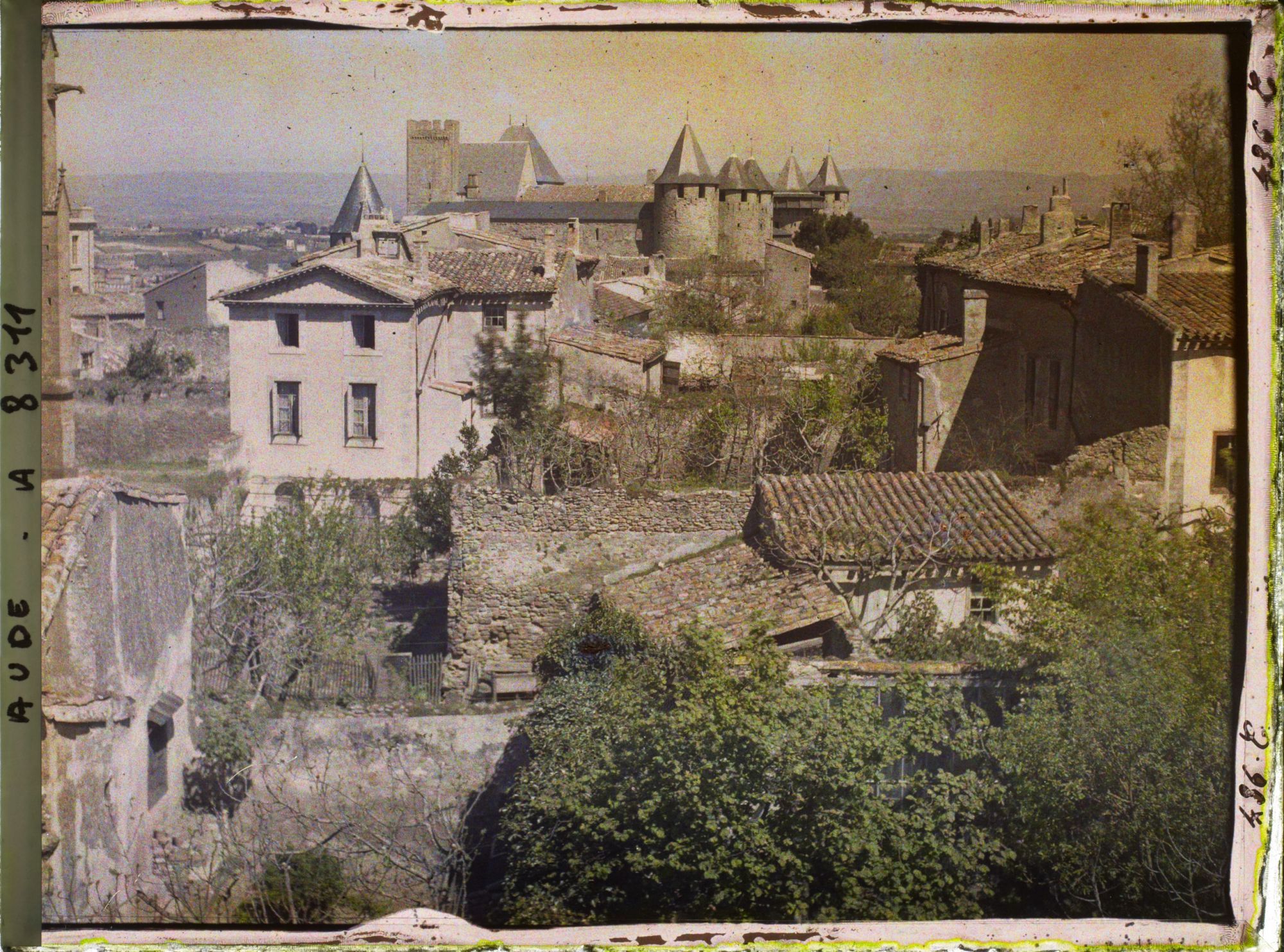 Image représentant La cité et le chateau dans le fond