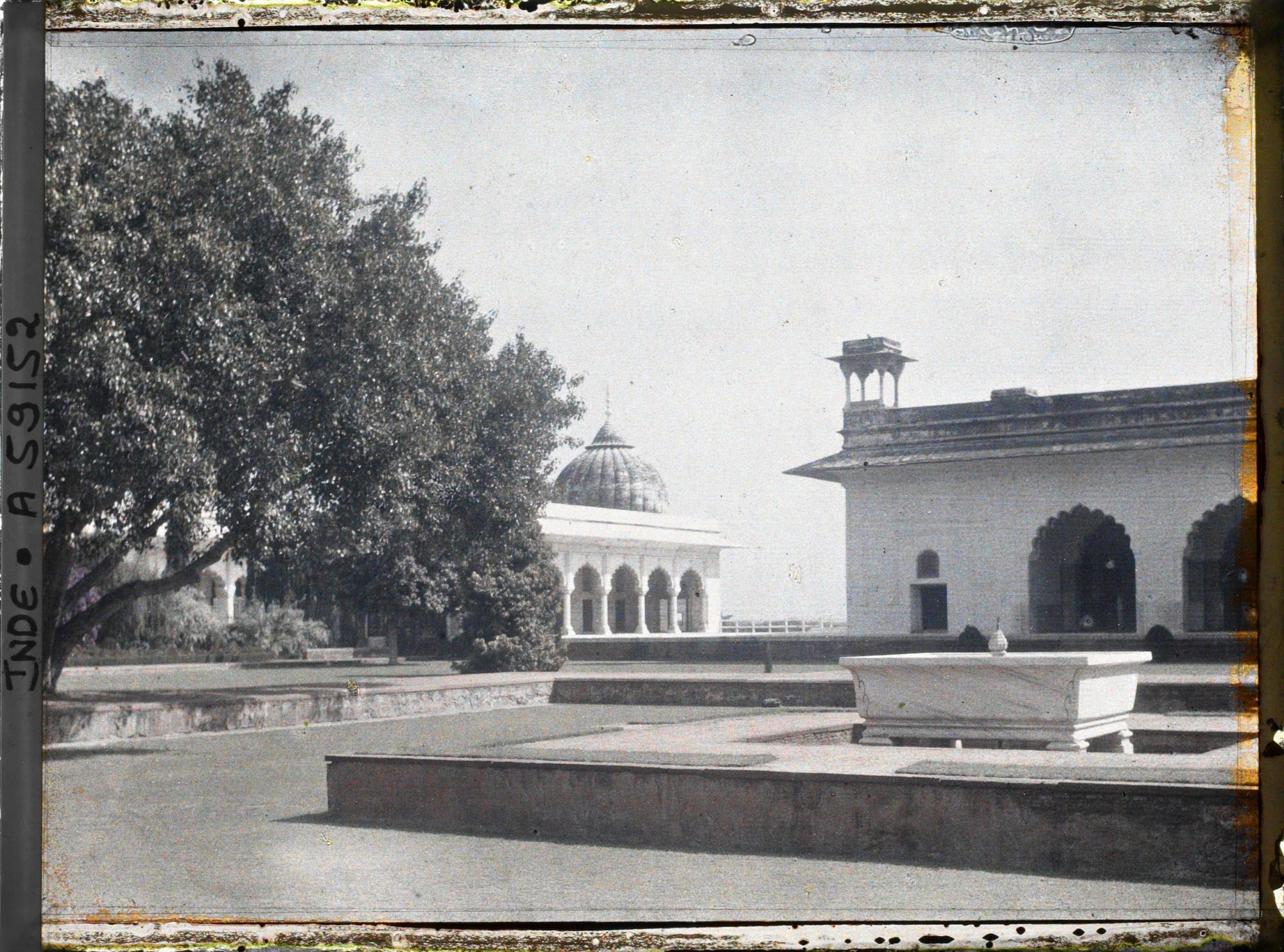 Image représentant Une cour intérieure du fort Rouge (Lal Qila)
