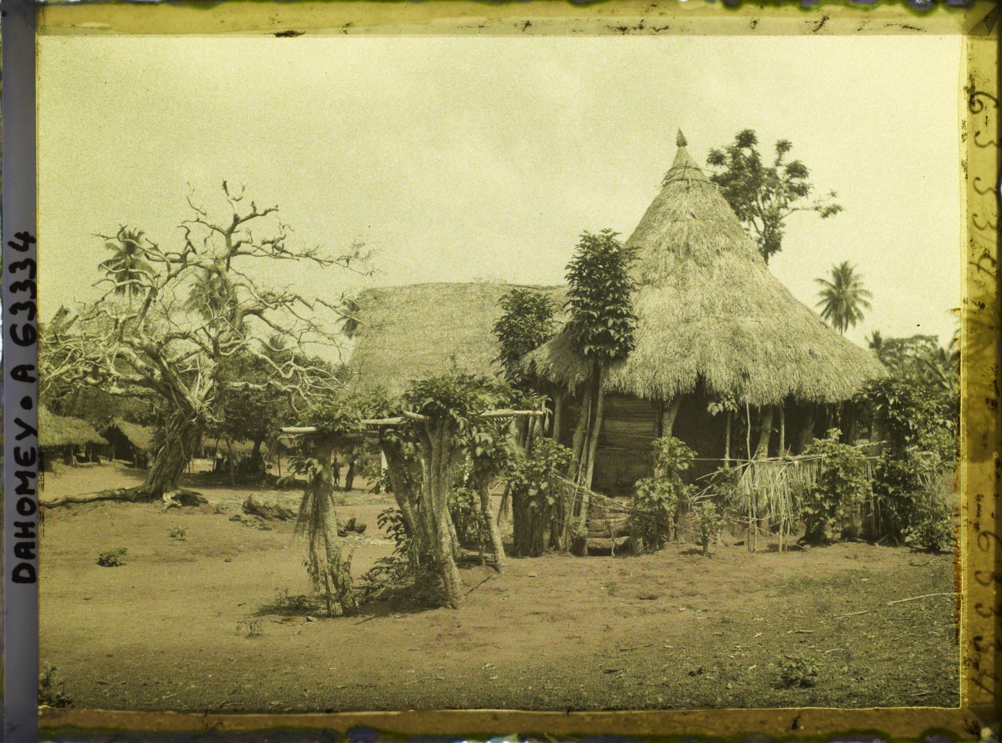 Image représentant Case du fétiche Lègba dans le village de Daagbé