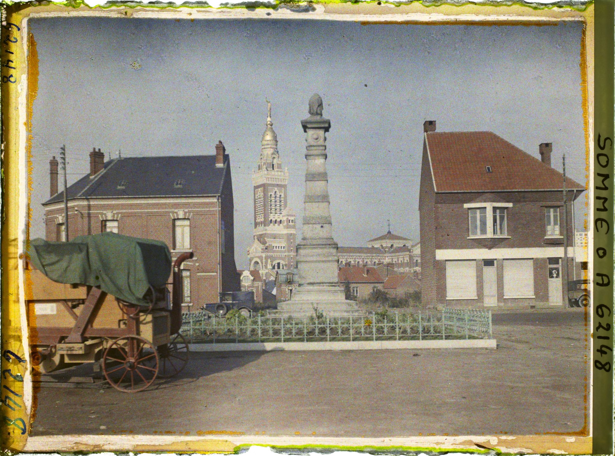 Image représentant Somme, Albert, La Place de l'Hôtel de Ville