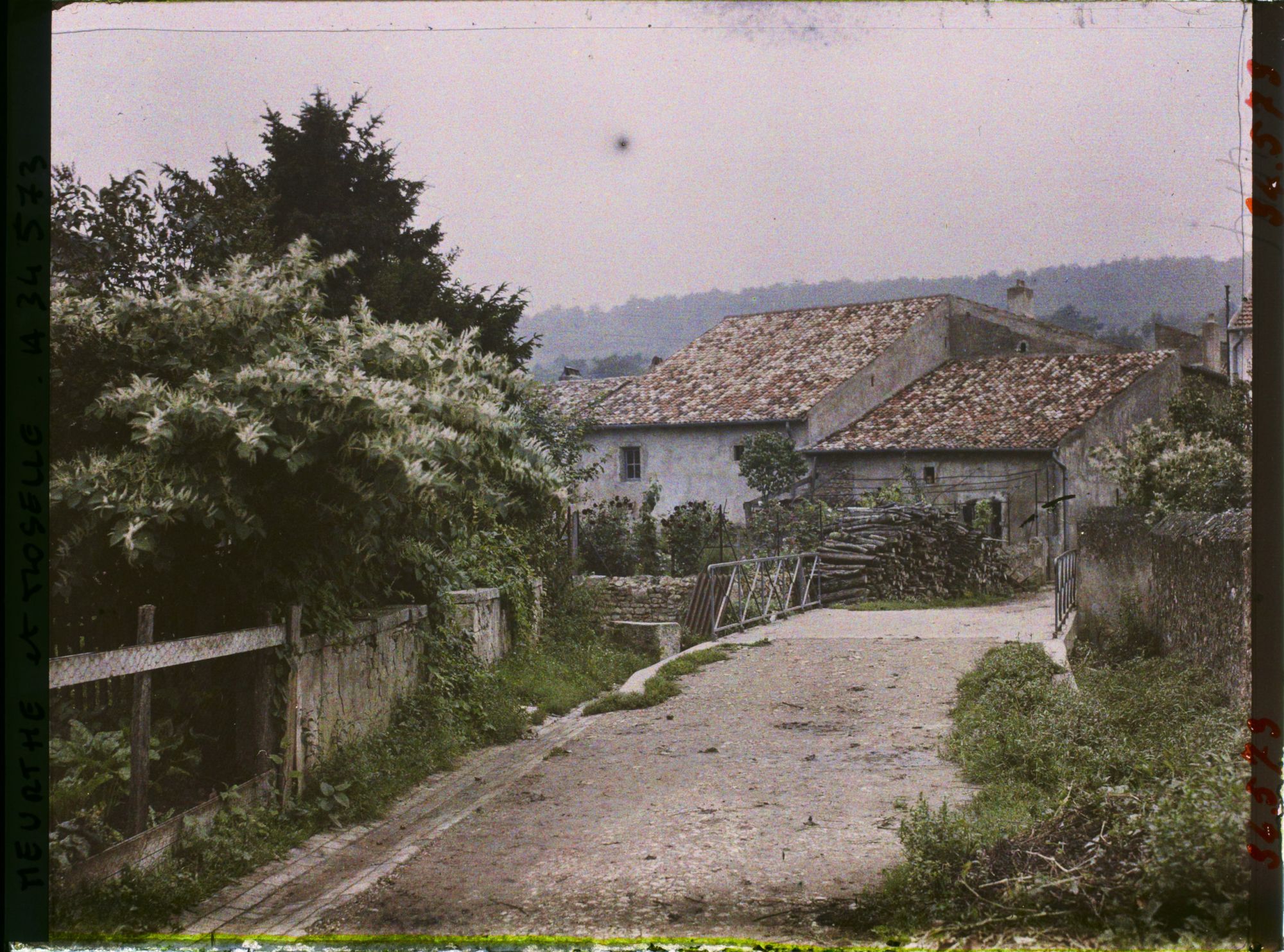 Image représentant France, Villers-sous-Premy, Un coin du Village