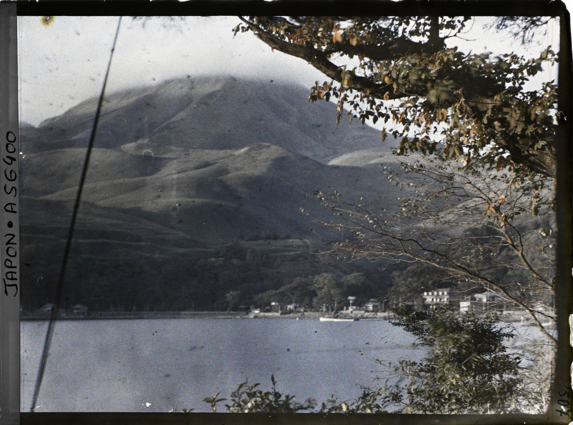 Image représentant Vue sur le mont Komagatake, le lac Ashinoko (Lac des Roseaux) et la ville de Moto-Hakone