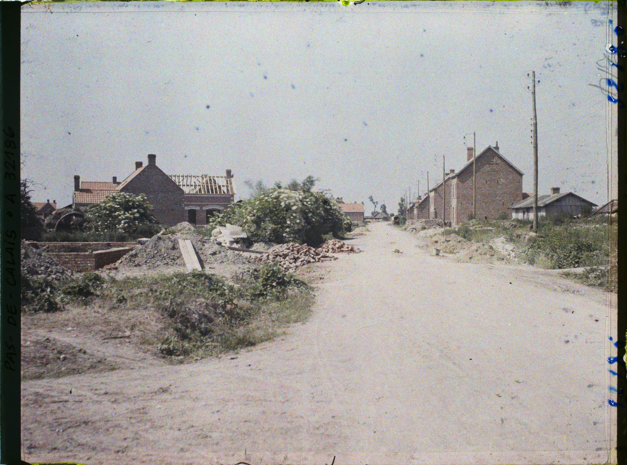 Image représentant France, Quinchy, Reconstructions dans le Village