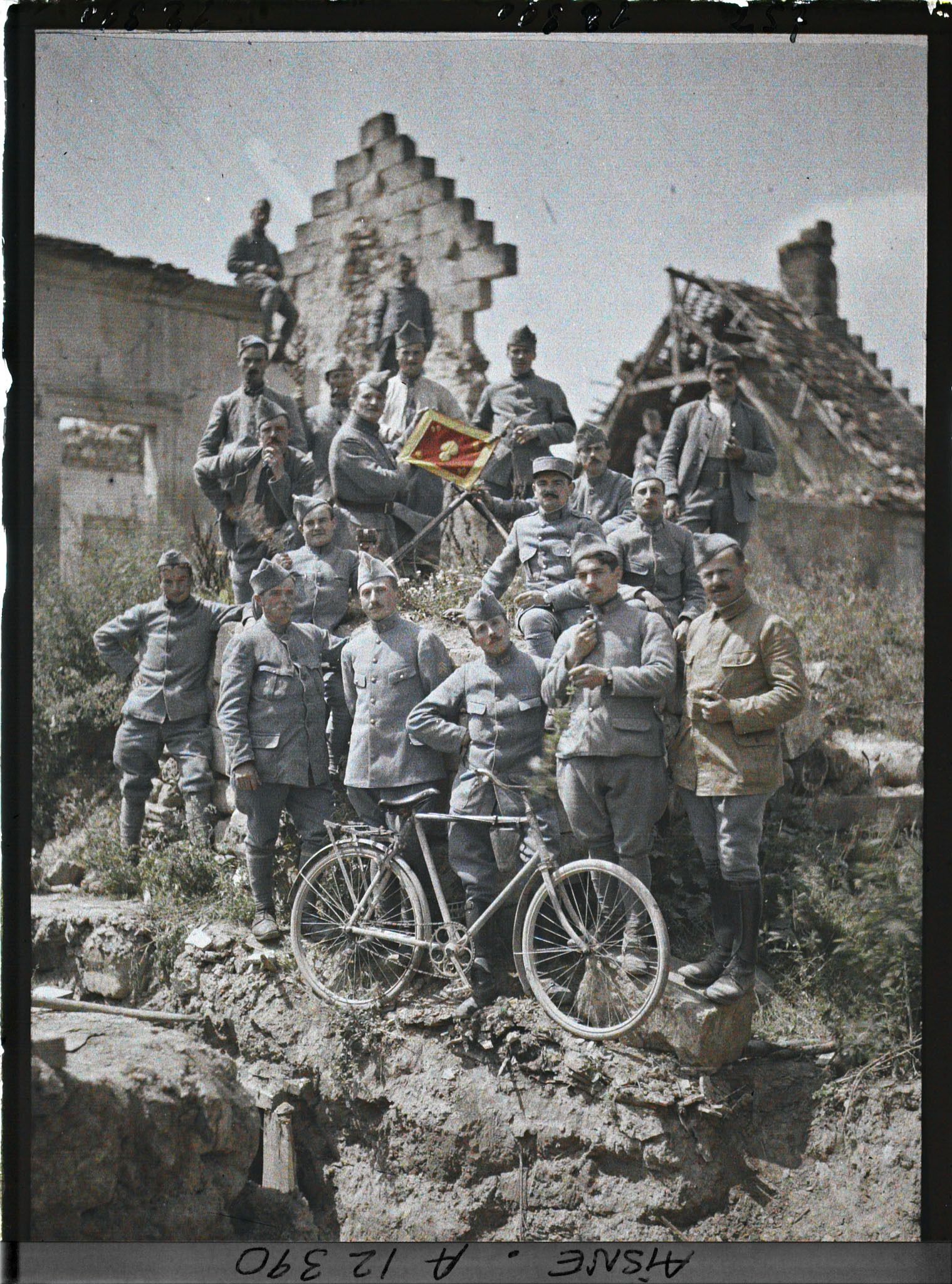 Image représentant Les sous-officiers du 370e régiment d'infanterie ayant subi l'attaque du 8 juillet 1917 au Chemin des Dames