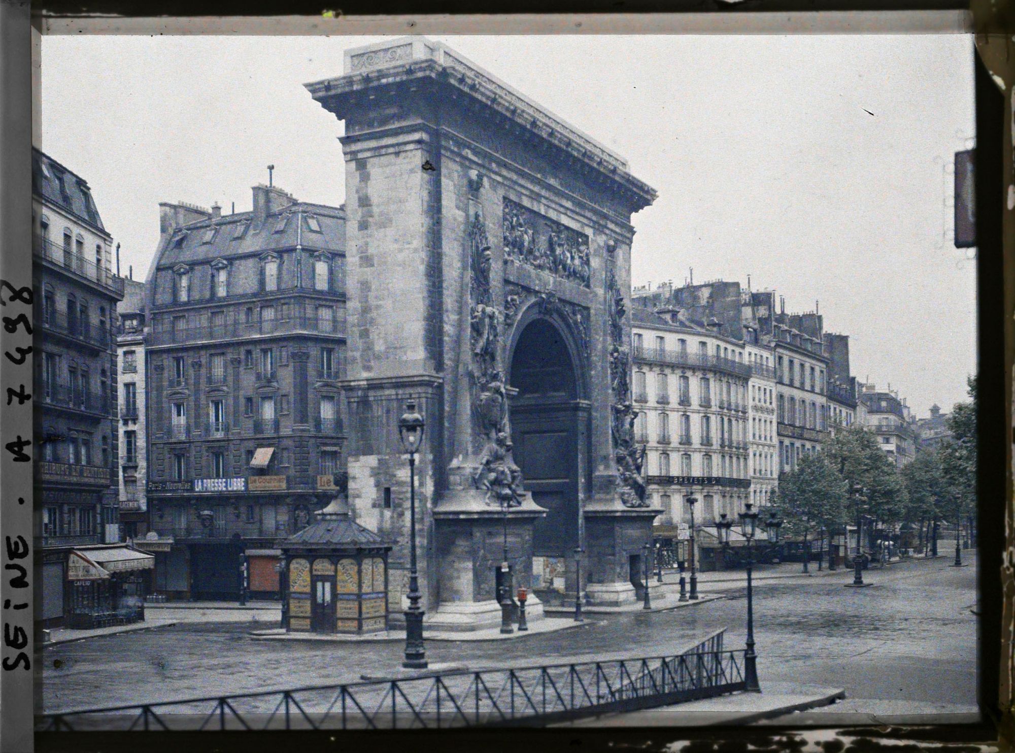 Image représentant La porte St -Denis vue de la rue de Cléry