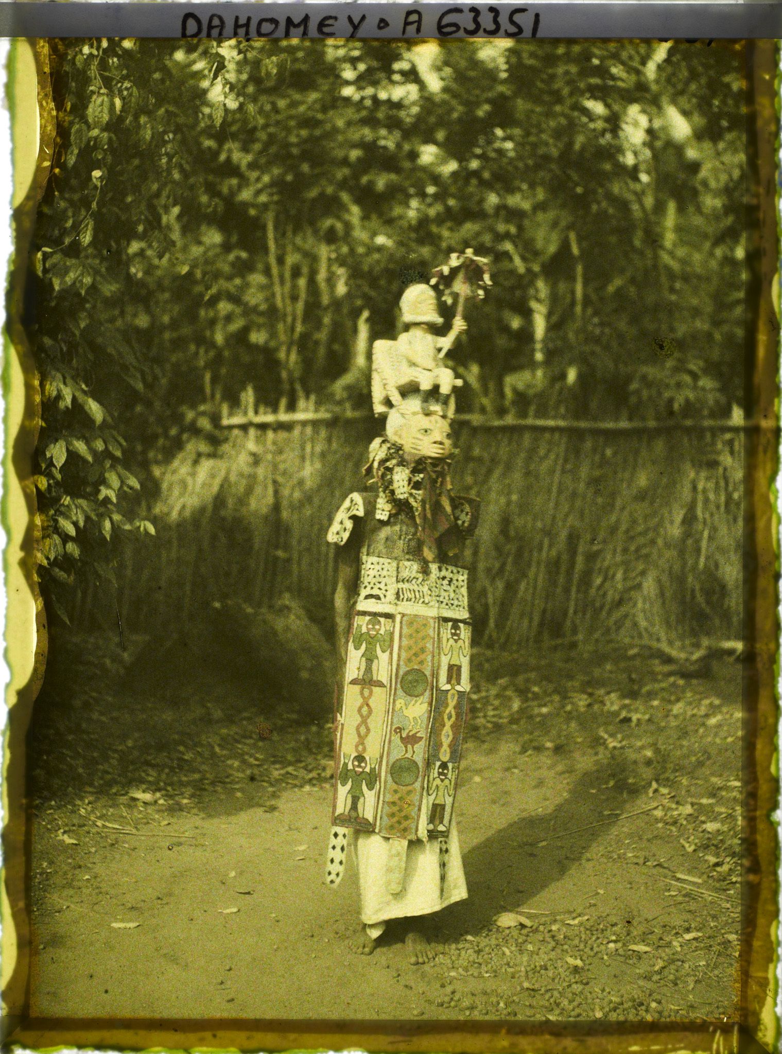 Image représentant Danseur avec le masque " Malilaloqué " (chef musulman)