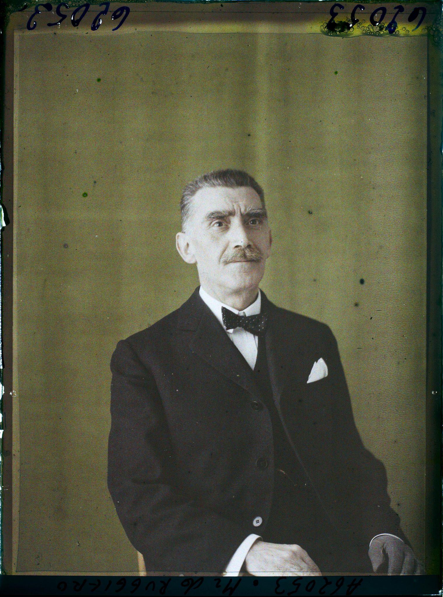 Image représentant Monsieur  https://musee-albert-kahn.s-museum.fr/home/NWQ2OTAwYzNmYjZlZTk1ZWQwODJmMjY4L2dlbmVyaWMtbm90aWNlLXRhYi9hdXRob3JpdHkvNjE3YTc5ZjVjZjhiODk2OGIzMzM3ZDIx/5d6900c3fb6ee95ed082f268/generic-notice-tab/authority/617a79ebcf8b8968b3337711 Roberto de Ruggiero