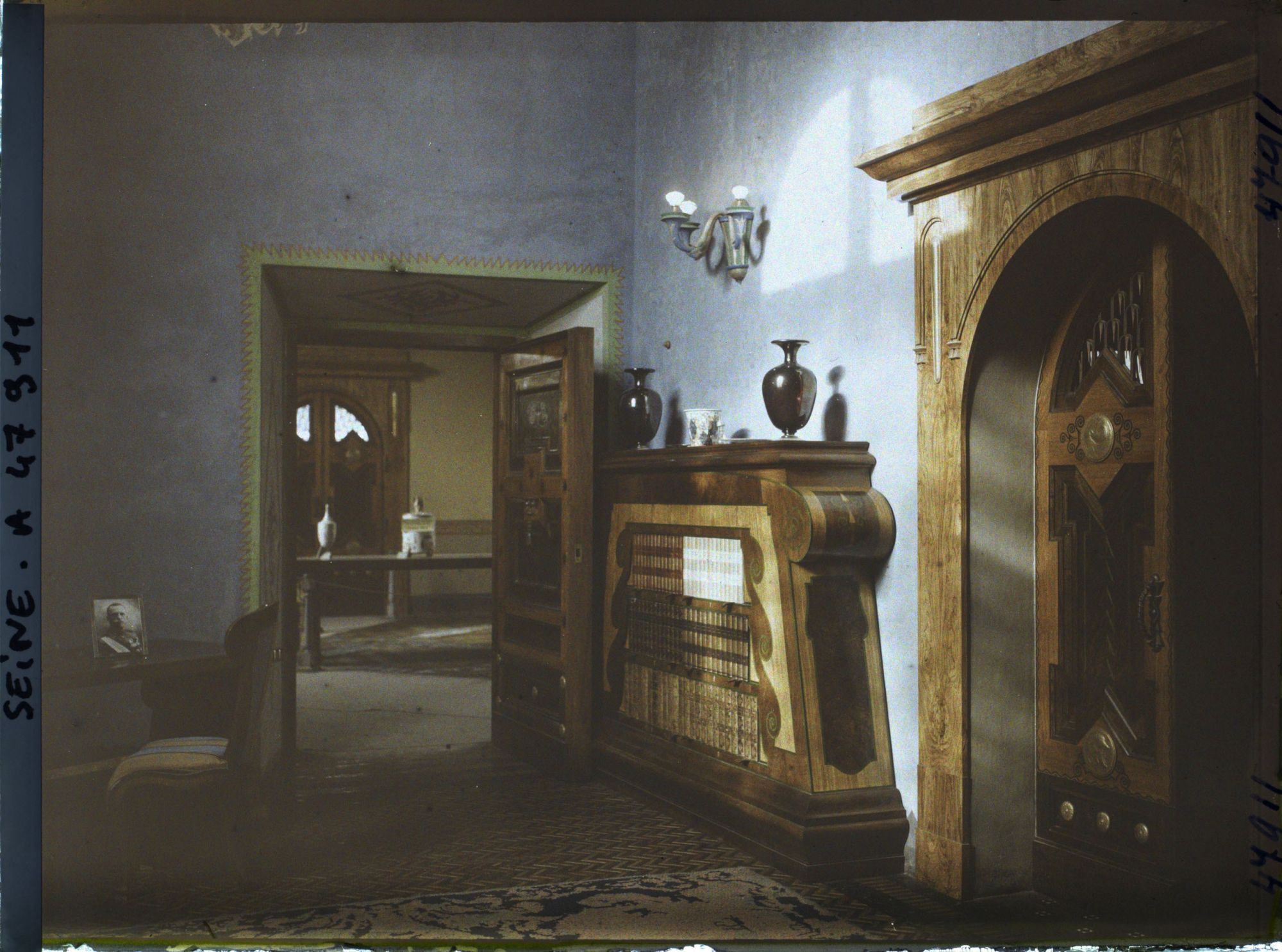 Image représentant L'Exposition des arts décoratifs, Pavillon de l'Italie, salle du commissariat général