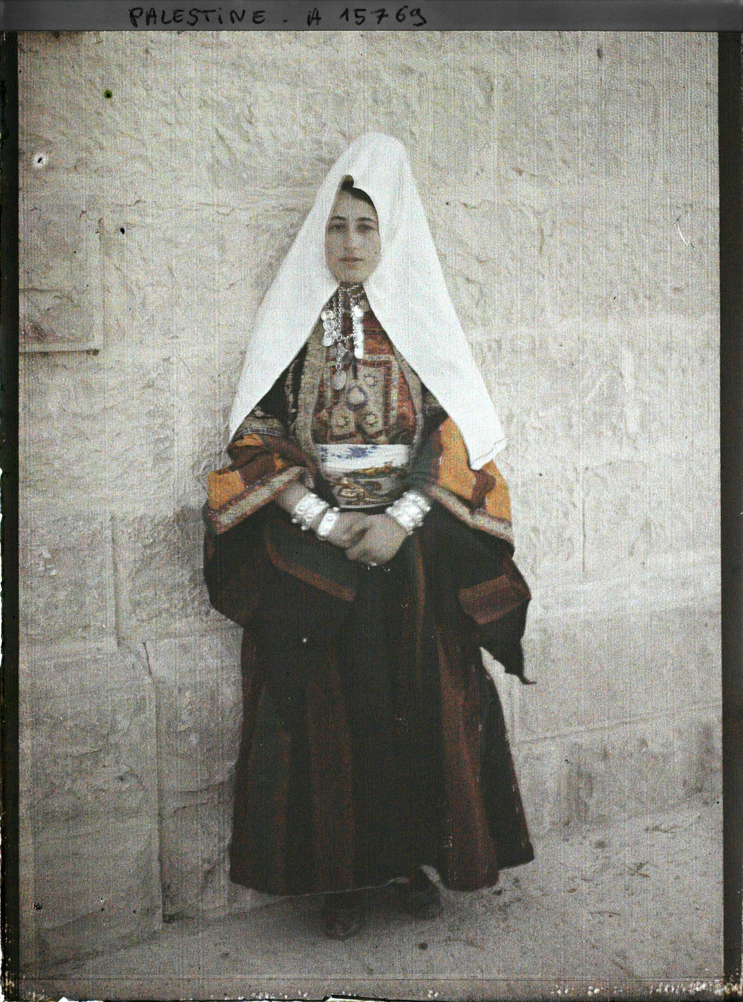 Image représentant Bethléemitaine chrétienne en costume de fête