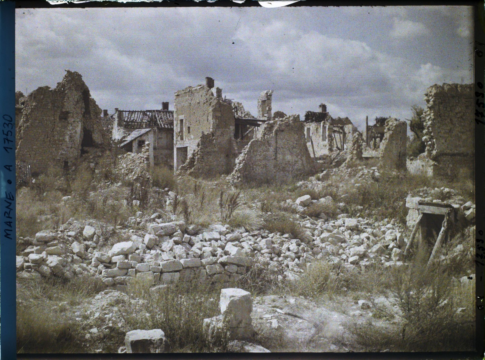 Image représentant France, Cormicy, Un Coin de la Place de l'Eglise