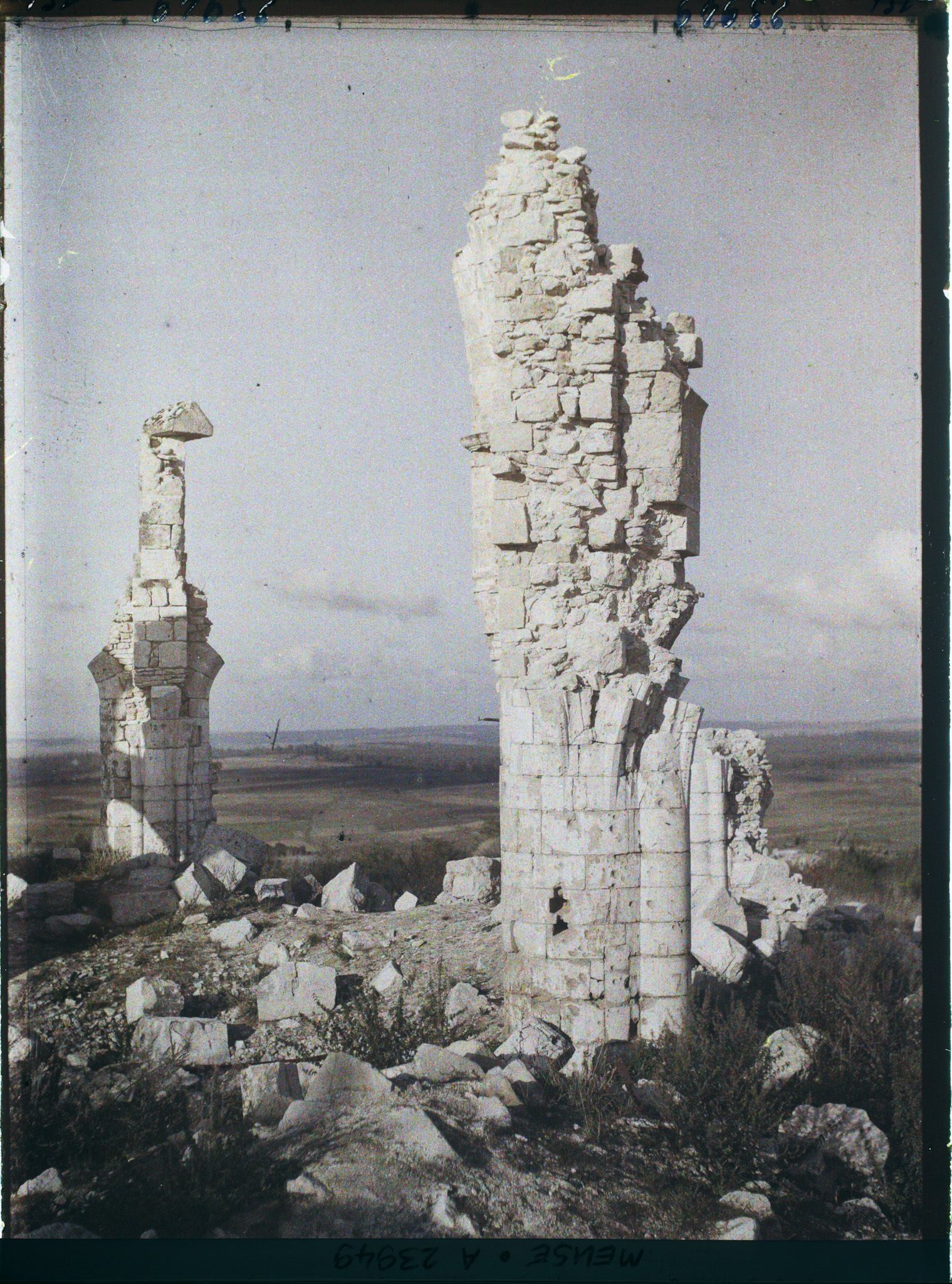 Image représentant France, Montfaucon, Restes de l'Eglise