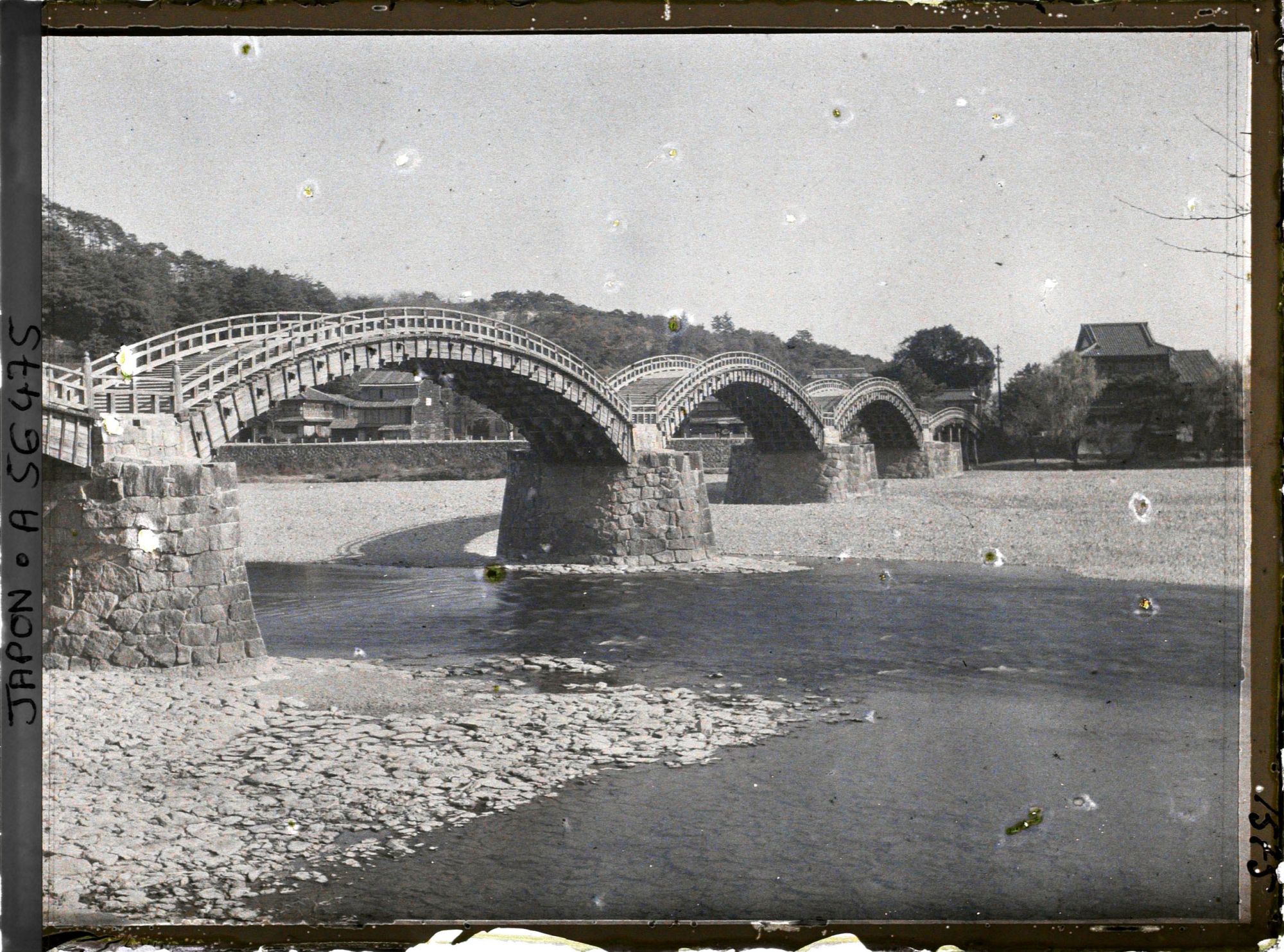 Image représentant le Kintaikyo-bashi (pont de l'écharpe de brocart), sur la rivière Nishikigawa