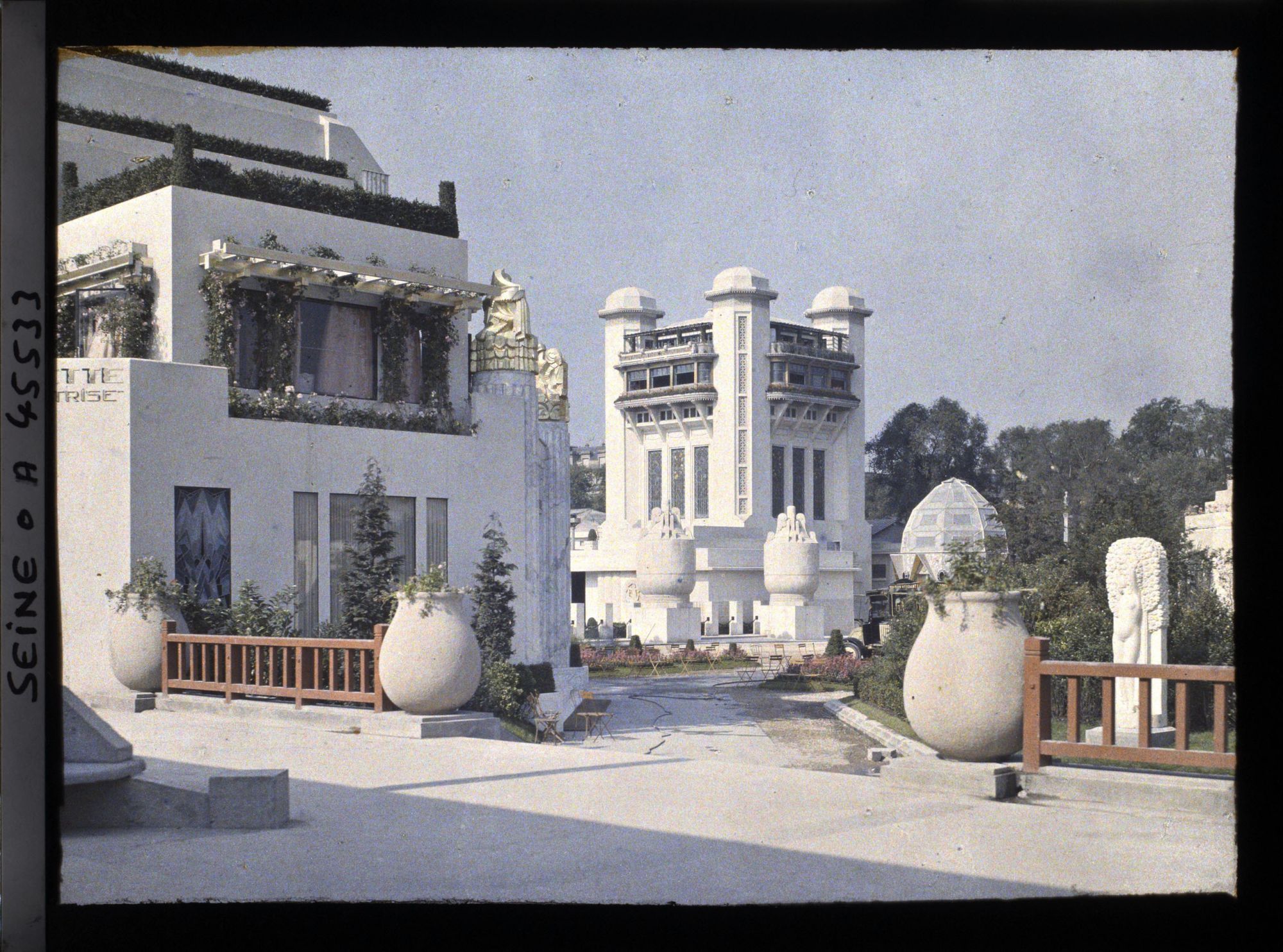 Image représentant L'Exposition des arts décoratifs, Pavillon des Galeries Lafayette, dit pavillon de la Maîtrise