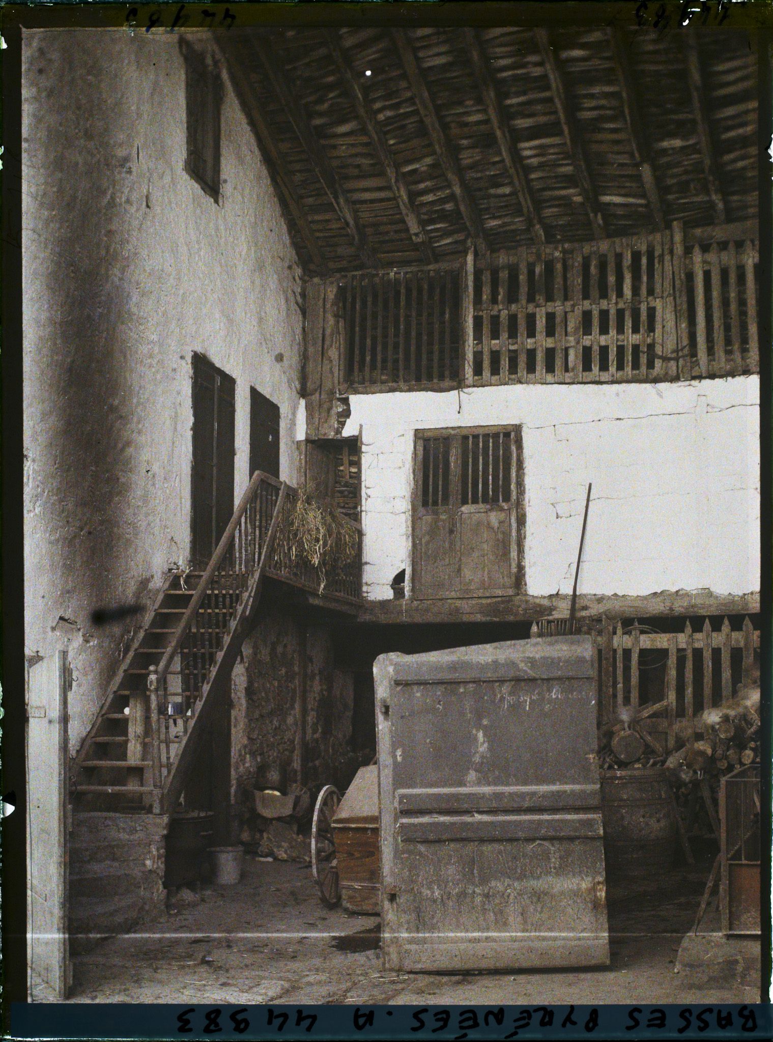 Image représentant France, Espelette, Cour de Vieille Maison