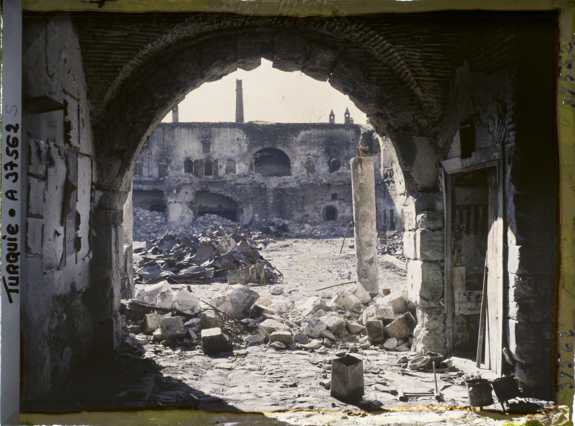 Image représentant Turquie, Smyrne, Quartier Arménien, Ruine d'un grand Kahn
