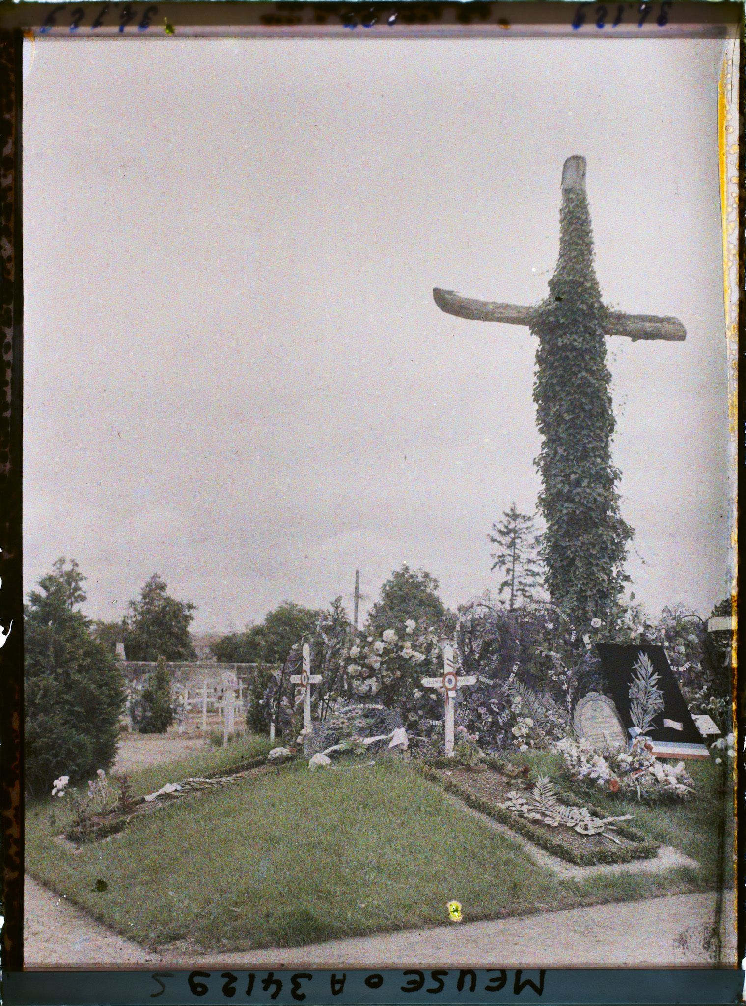 Image représentant France, Verdun, Vue d'ensemble de la tombe des sept soldats inconnus