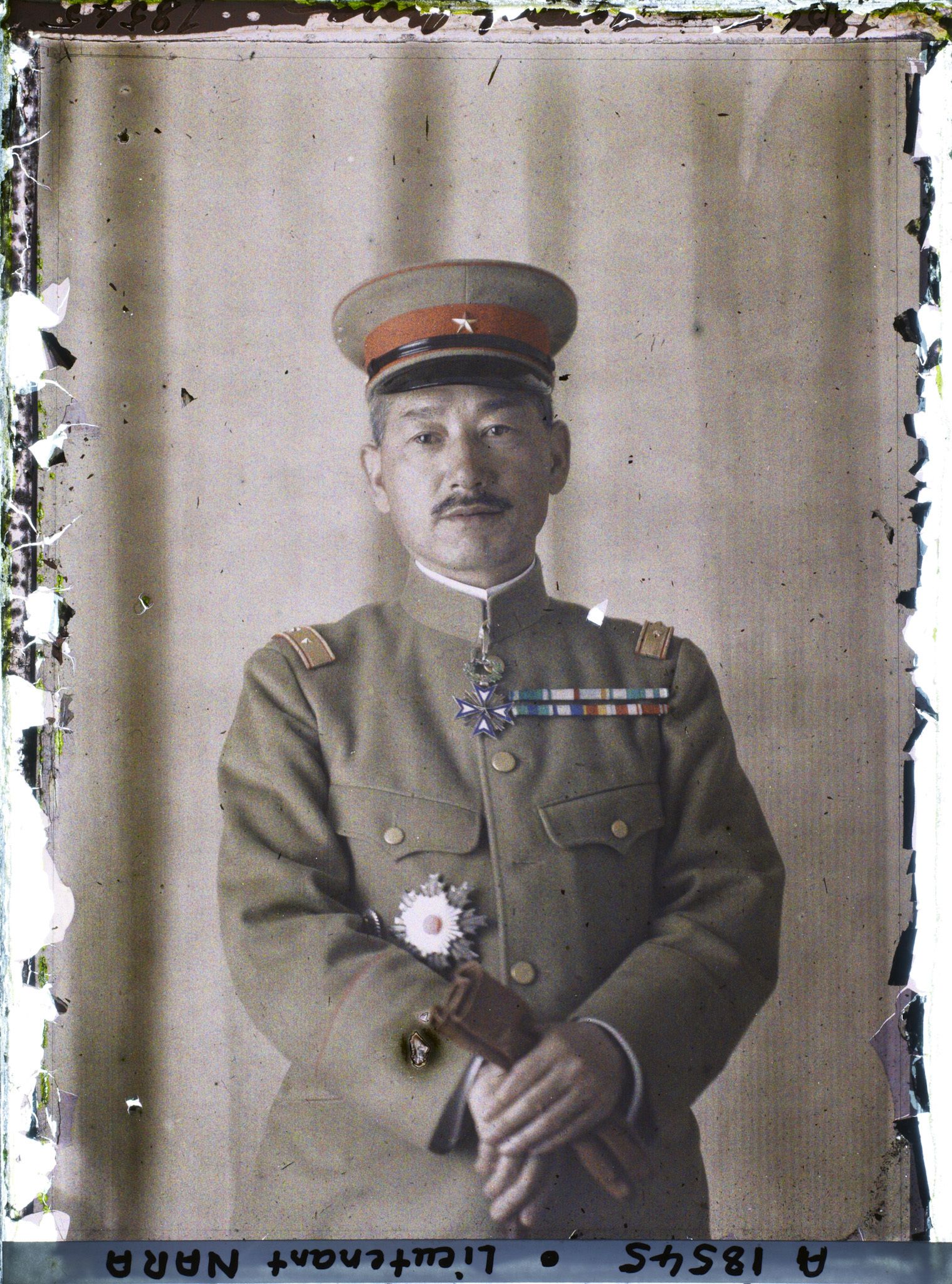 Image représentant https://musee-albert-kahn.s-museum.fr/home/NWQ2OTAwYzNmYjZlZTk1ZWQwODJmMjY4L2dlbmVyaWMtbm90aWNlLXRhYi9hdXRob3JpdHkvNjE3YTc5ZjVjZjhiODk2OGIzMzM3ZDIx/5d6900c3fb6ee95ed082f268/generic-notice-tab/authority/617a79ebcf8b8968b33374aa Lieutenant-Général Nara