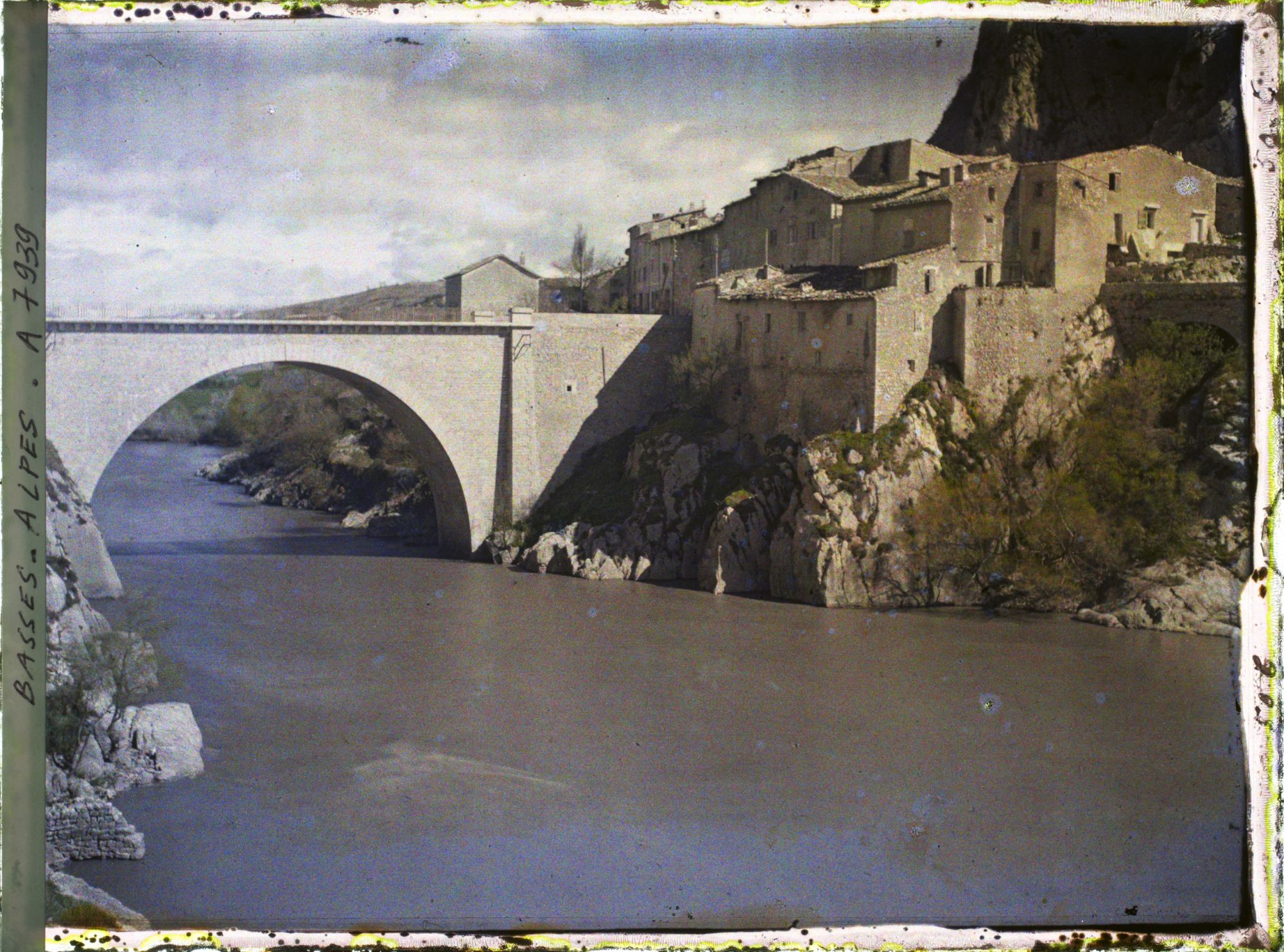 Image représentant Le pont de la Baume au dessus de la Durance, le faubourg de la Baume rive gauche