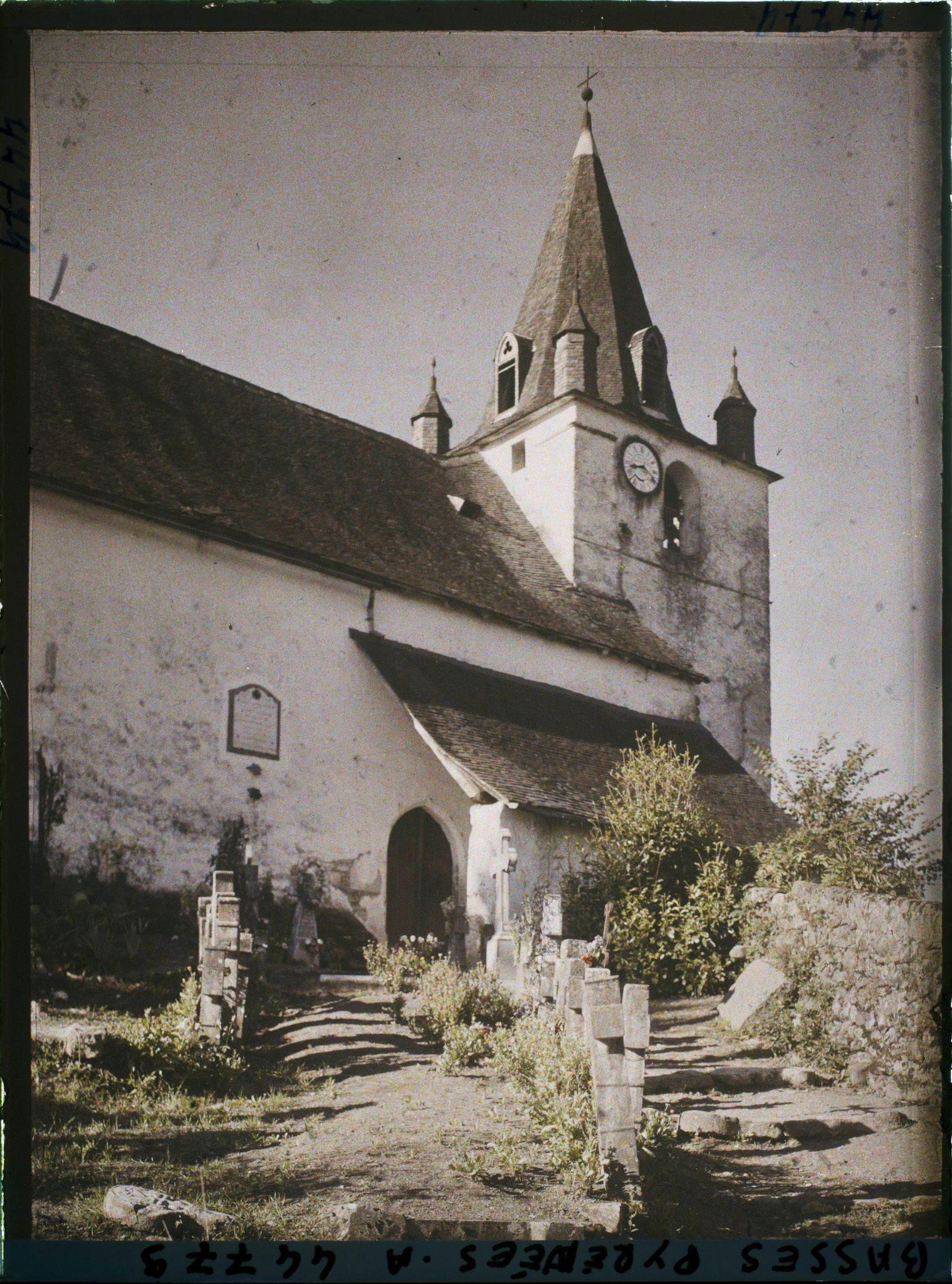 Image représentant France , Alos, L'Eglise d'Alos et le Cimetière