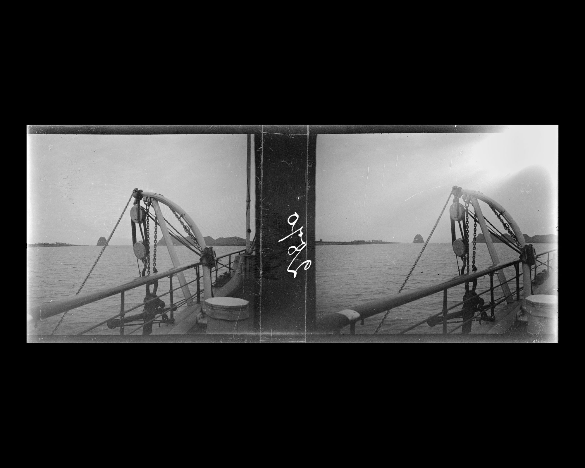 Image représentant Le bossoir d'ancre bâbord du vapeur chinois Kiang-Yu sur Le Yangzijiang ("fleuve Bleu")