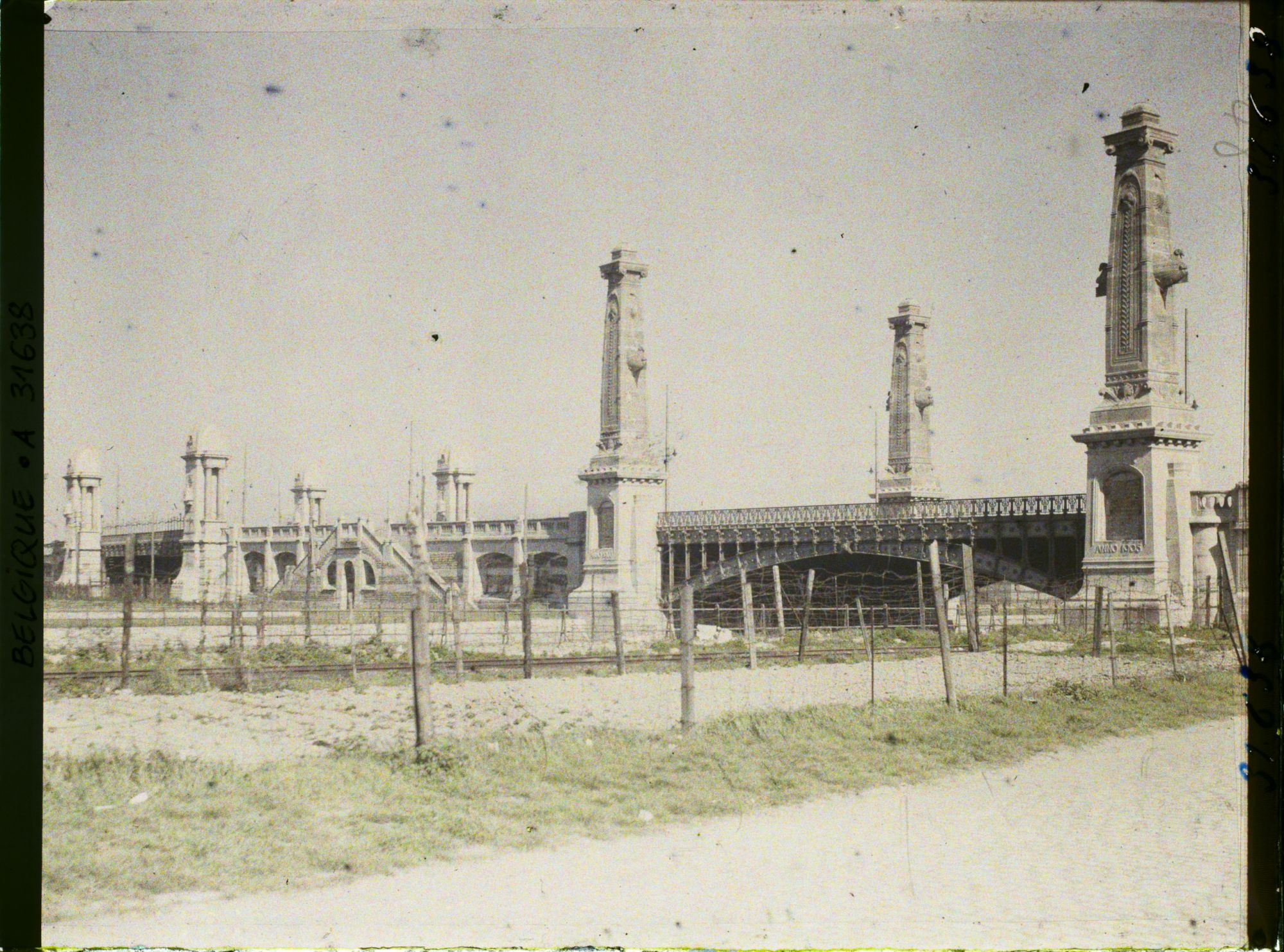 Image représentant Belgique, Ostende, Vue d'ensemble du Pont monumental