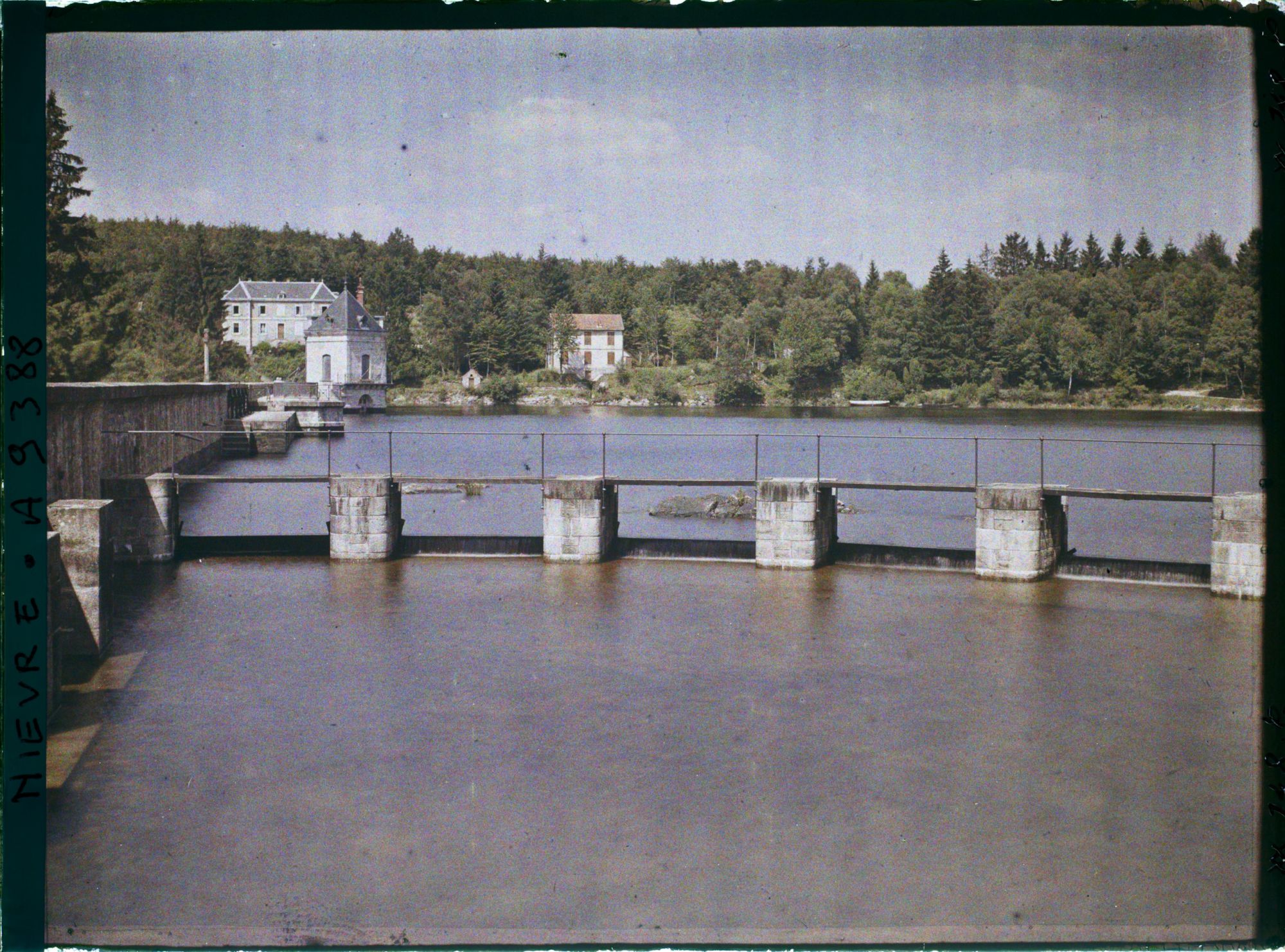 Image représentant Barrage pour le flottage des bois sur la Cure au lac des Settons
