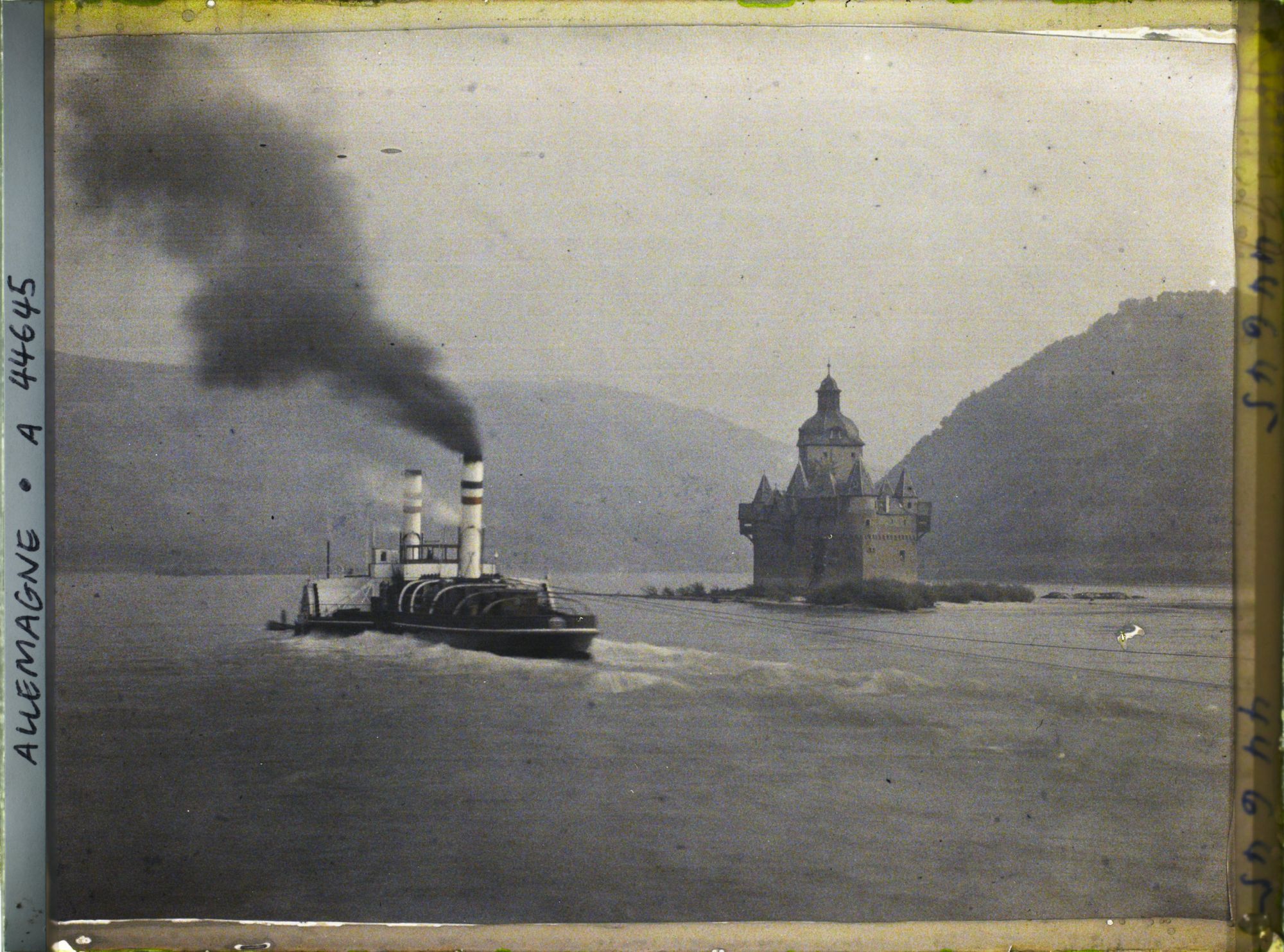 Image représentant Allemagne, Caub, Navire remontant le Rhin et le Pfalz