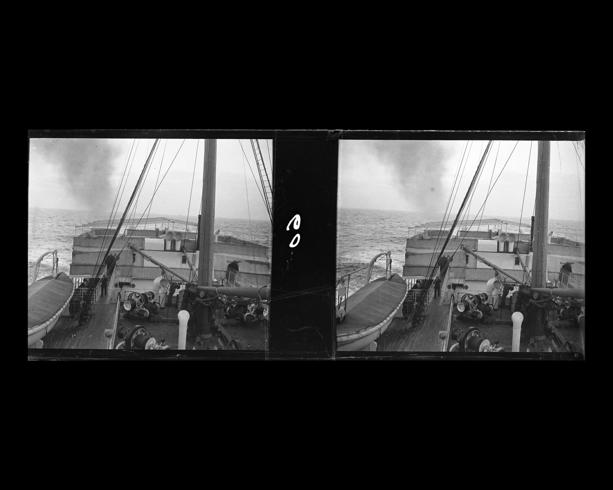 Image représentant Les ponts supérieurs et les passerelles de la partie arrière du bâteau