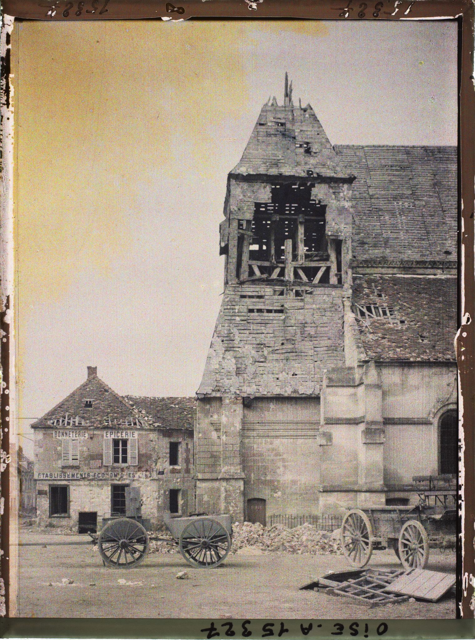 Image représentant France, , Destructions de guerre la Grande Place de Ressous et l'Eglise