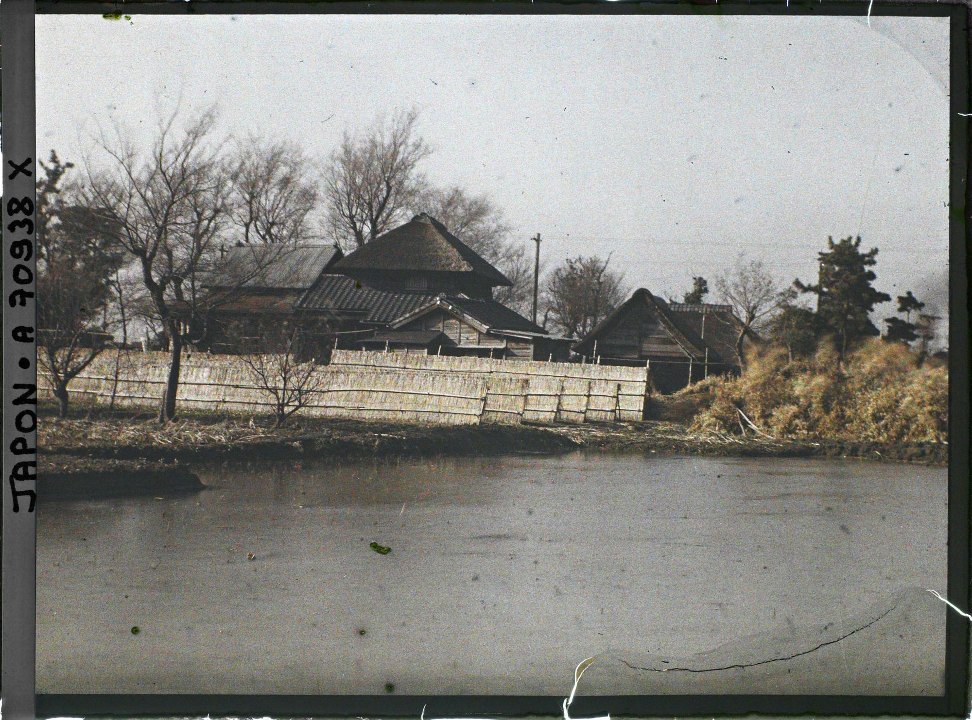 Image représentant Village le long d'une rivière