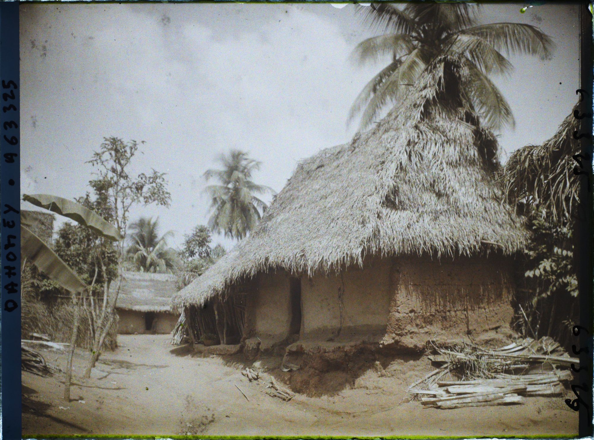 Image représentant Le village de Daagbé, exemple d'architecture traditionnelle
