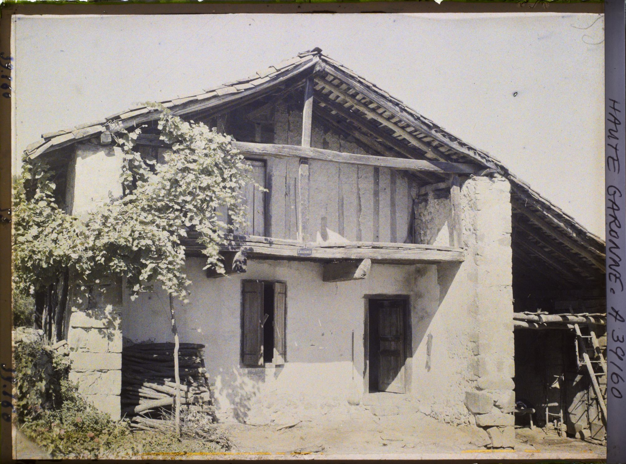 Image représentant France, Montespan (Hte Garonne), Une vieille maison