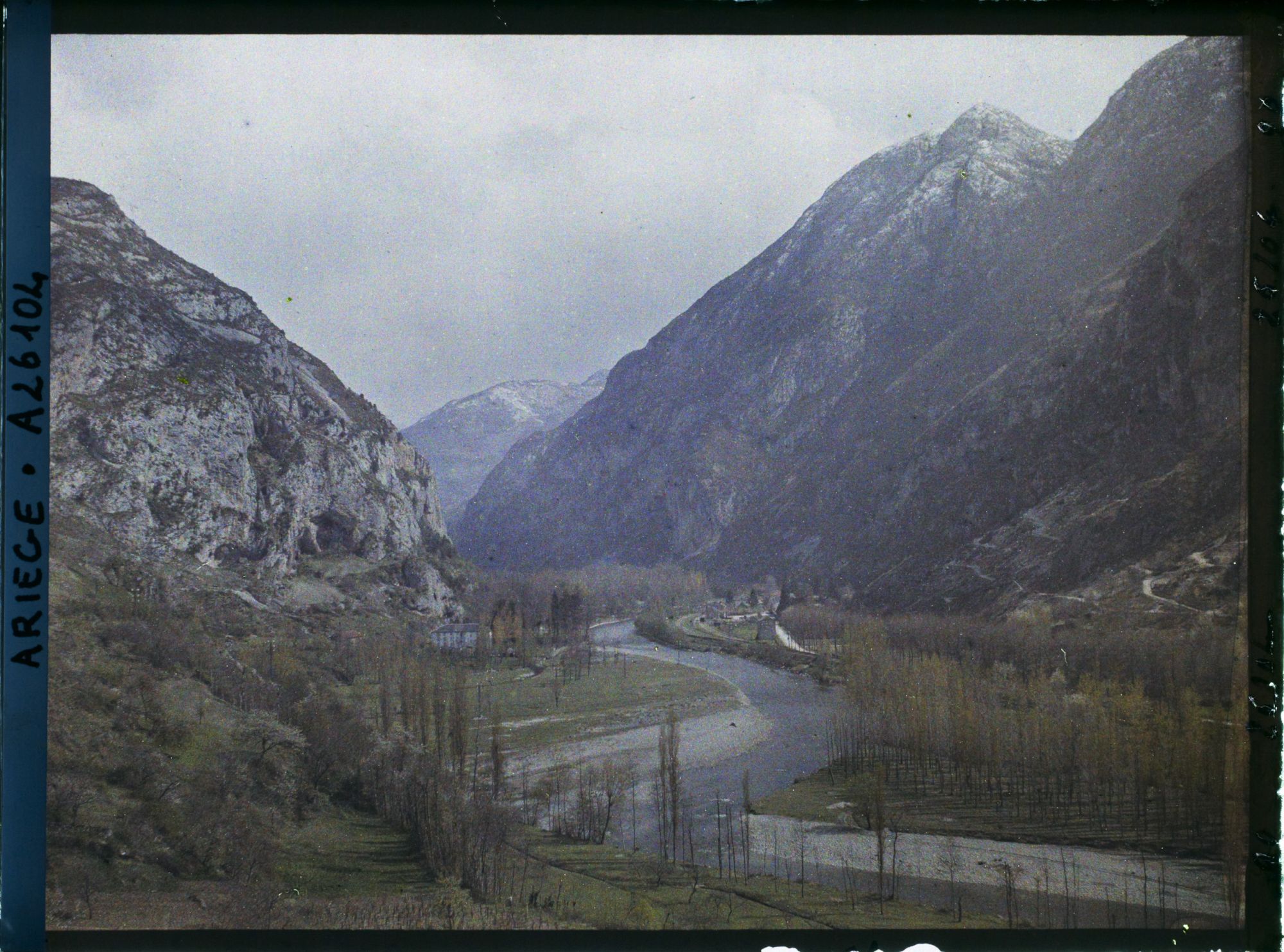 Image représentant La vallée de l'Ariège vers l'amont et Ussat-les-Bains