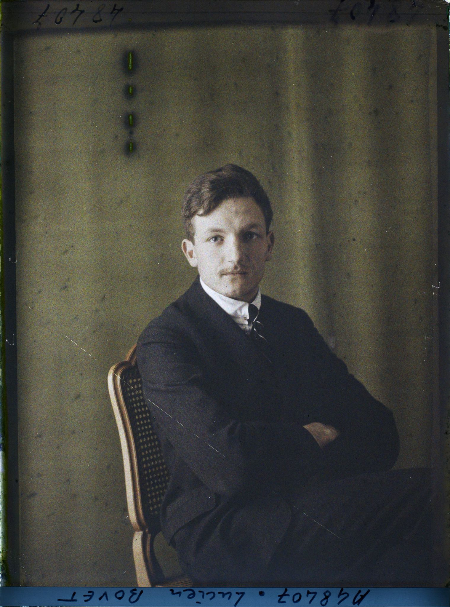 Image représentant Monsieur  https://musee-albert-kahn.s-museum.fr/home/NWQ2OTAwYzNmYjZlZTk1ZWQwODJmMjY4L2dlbmVyaWMtbm90aWNlLXRhYi9hdXRob3JpdHkvNjE3YTc5ZjVjZjhiODk2OGIzMzM3ZDIx/5d6900c3fb6ee95ed082f268/generic-notice-tab/authority/617a79ebcf8b8968b3336972 Julien Bovet