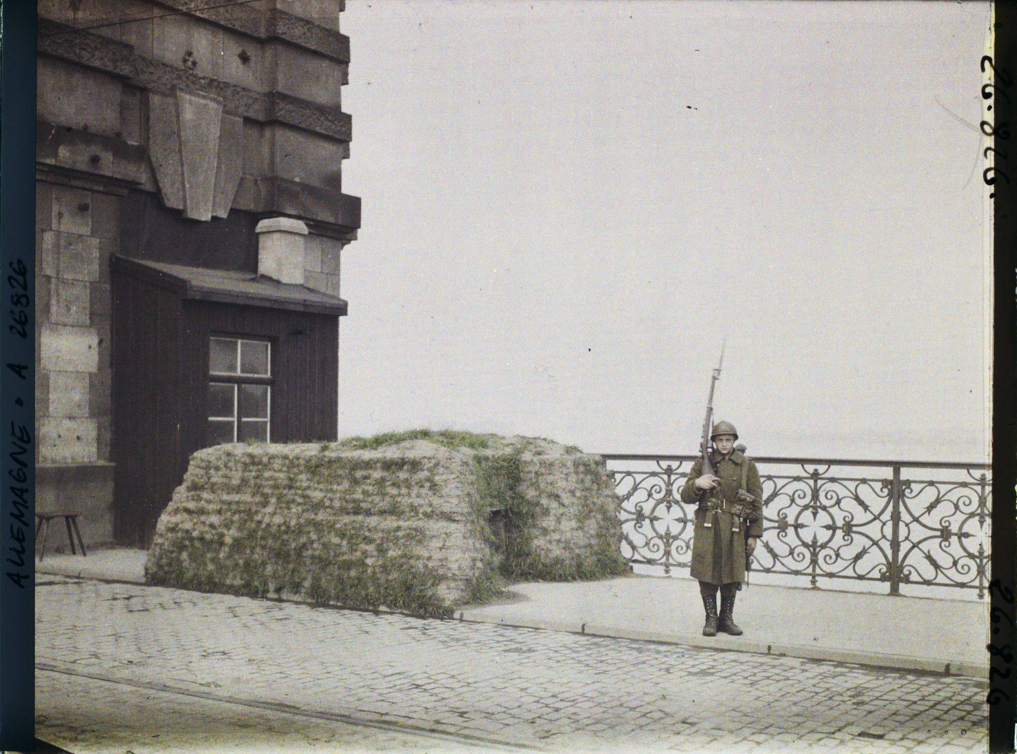 Image représentant Allemagne, Düsseldorf, Occupation Française Sentinelle Belge sur le Pont